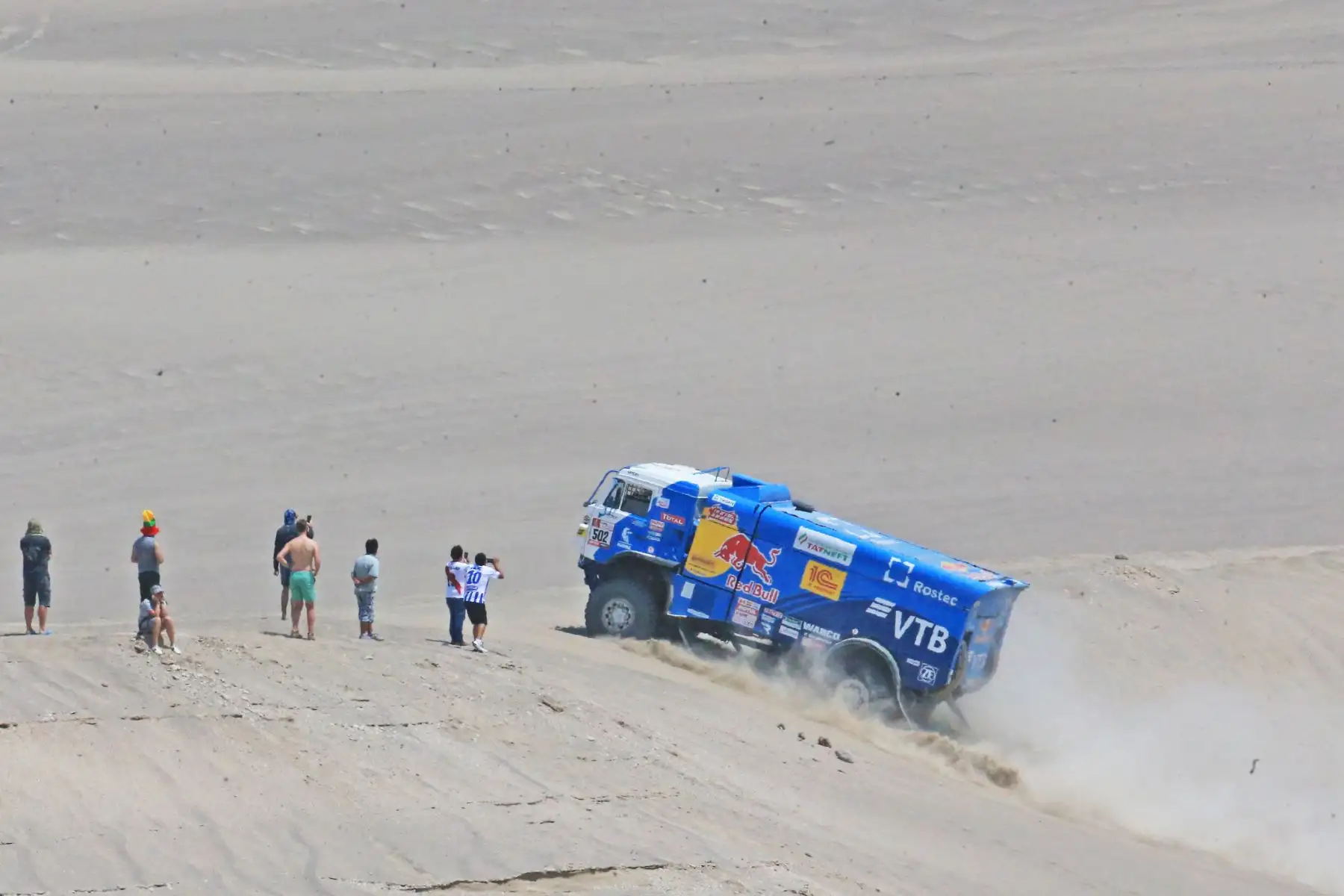 MARCONA-PERÚ-10-ENERO. Corredores compiten en la quinta etapa San Juan de Marcona-Arequipa del Dakar 2018. Foto: ANDINA/Jhony Laurente