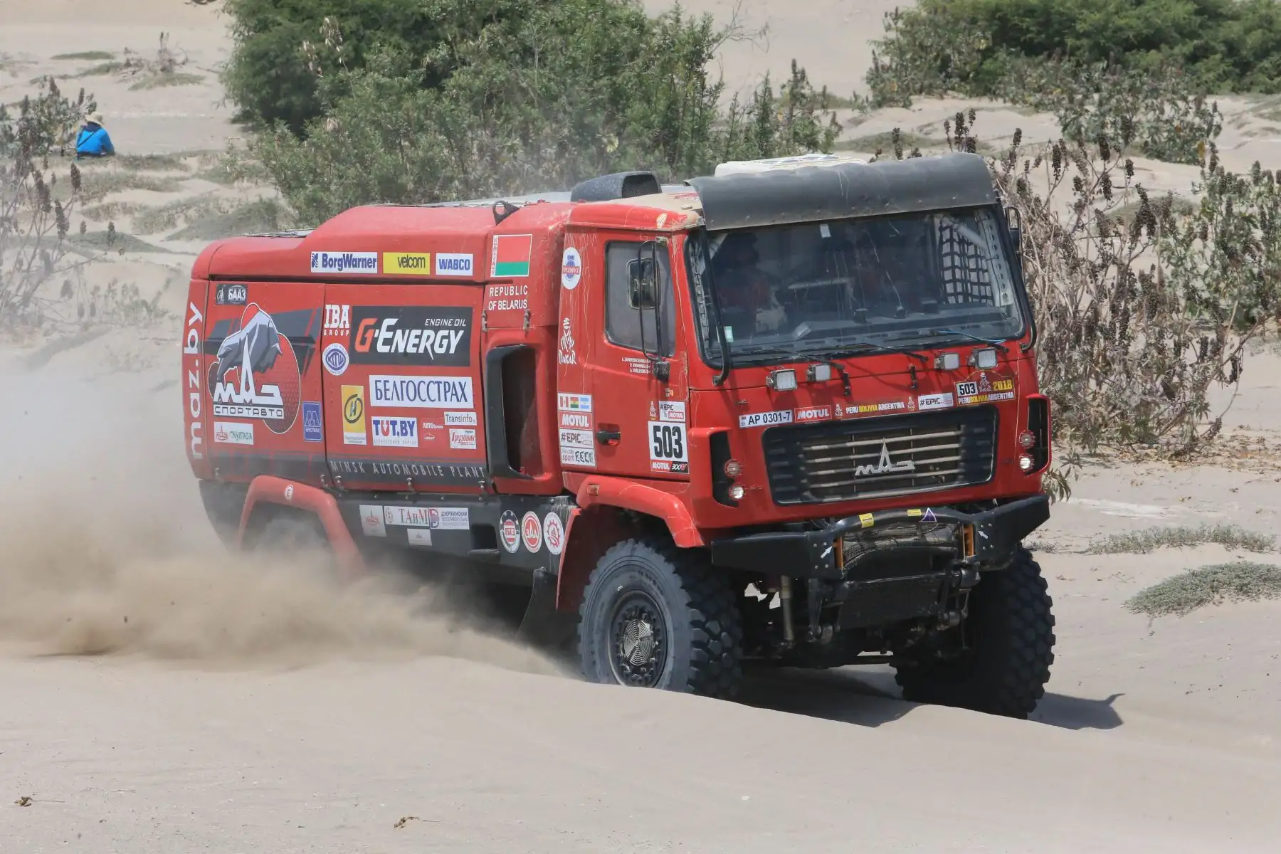 MARCONA-PERÚ-10-ENERO. Corredores compiten en la quinta etapa San Juan de Marcona-Arequipa del Dakar 2018. Foto: ANDINA/Jhony Laurente