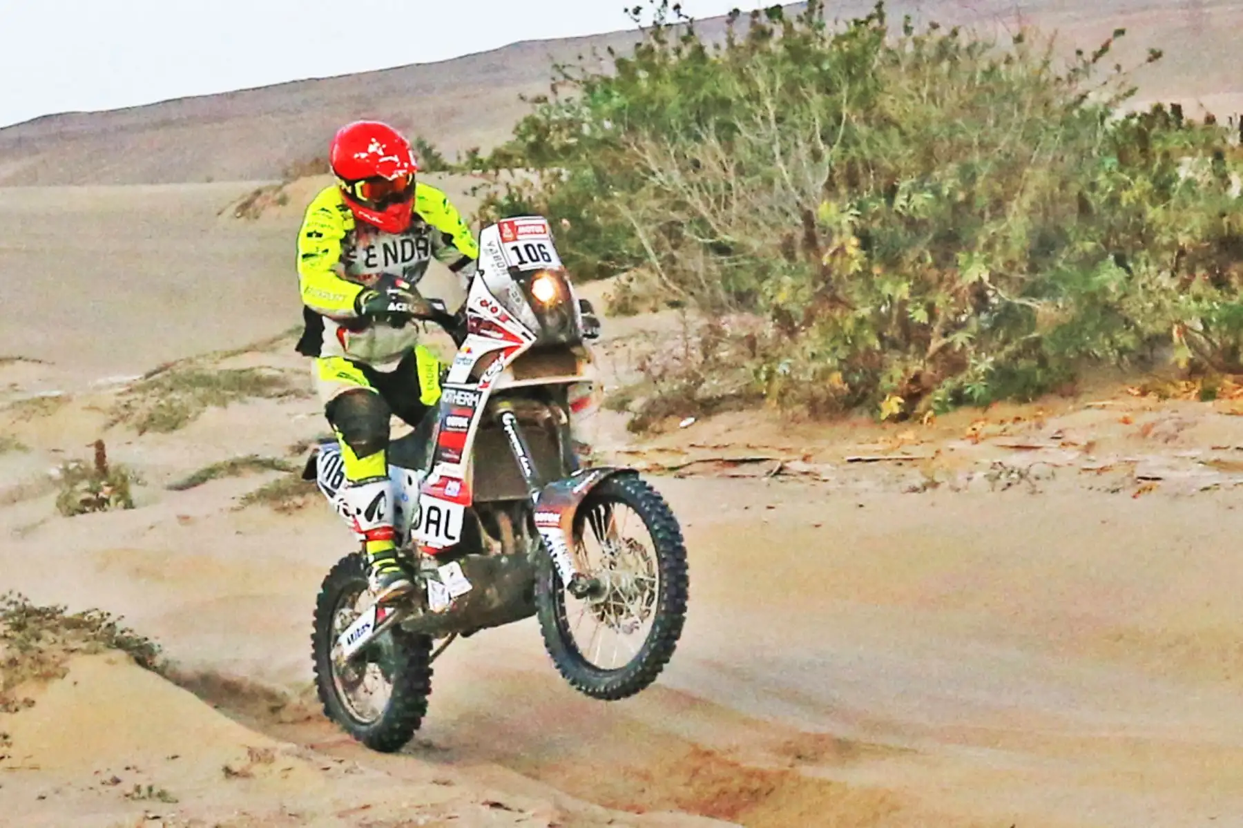 MARCONA-PERÚ-10-ENERO. Corredores compiten en la quinta etapa San Juan de Marcona-Arequipa del Dakar 2018. Foto: ANDINA/Jhony Laurente