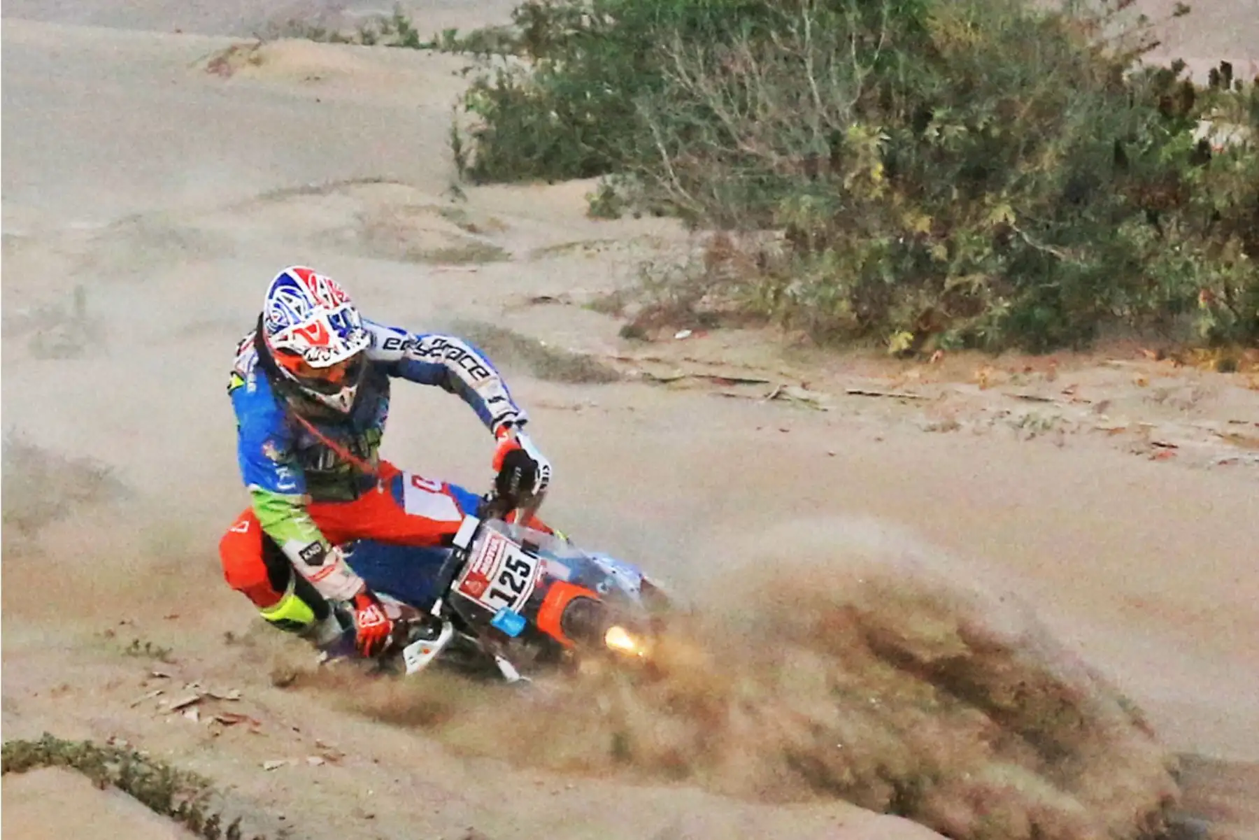 MARCONA-PERÚ-10-ENERO. Corredores compiten en la quinta etapa San Juan de Marcona-Arequipa del Dakar 2018. Foto: ANDINA/Jhony Laurente