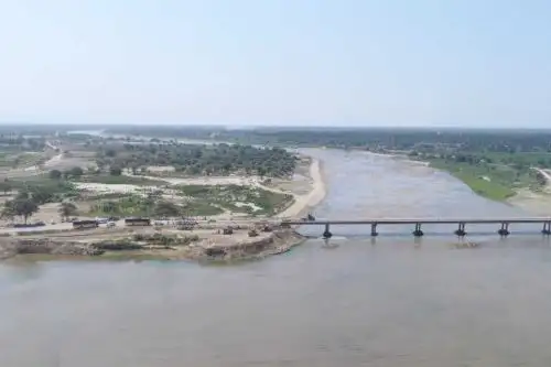Dentro del proceso de Reconstrucción con Cambios y como parte de una primera etapa de solución transitoria, se concluyó la ampliación del puente Independencia y el ensanchamiento del cauce del río Piura, para evitar nuevas inundaciones en el centro poblado Pedregal, como ocurrió en marzo del año pasado.