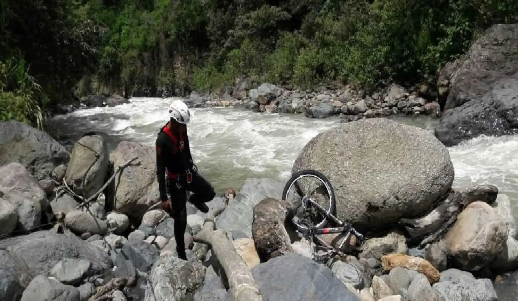 Cadáver del guía de turismo Luis Yepez Ccama (28), fue hallado esta tarde.