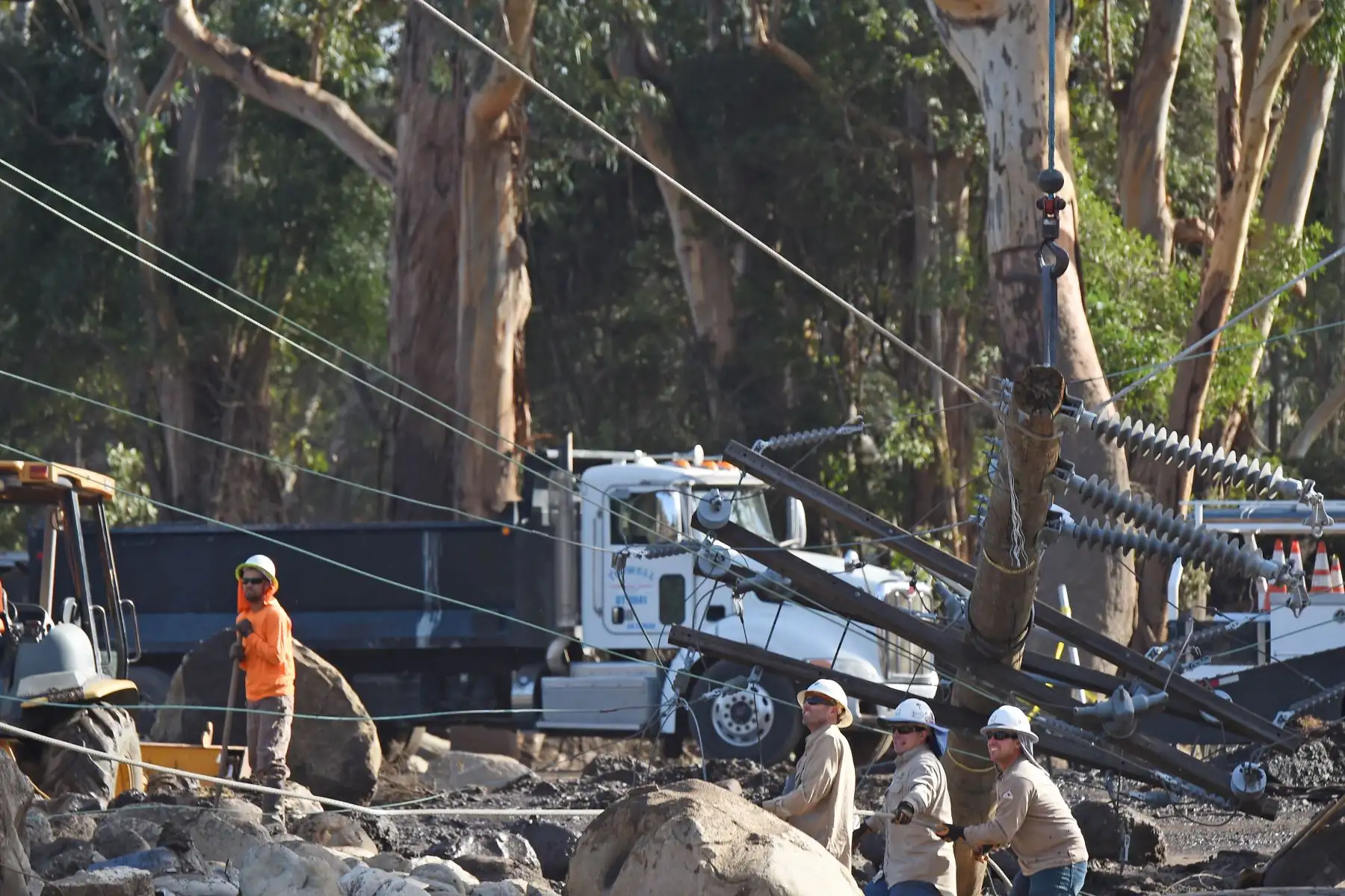 Autoridades de California intensifican la búsqueda de más de 20 desaparecidos por las inundaciones en Los Angeles. Foto: AFP