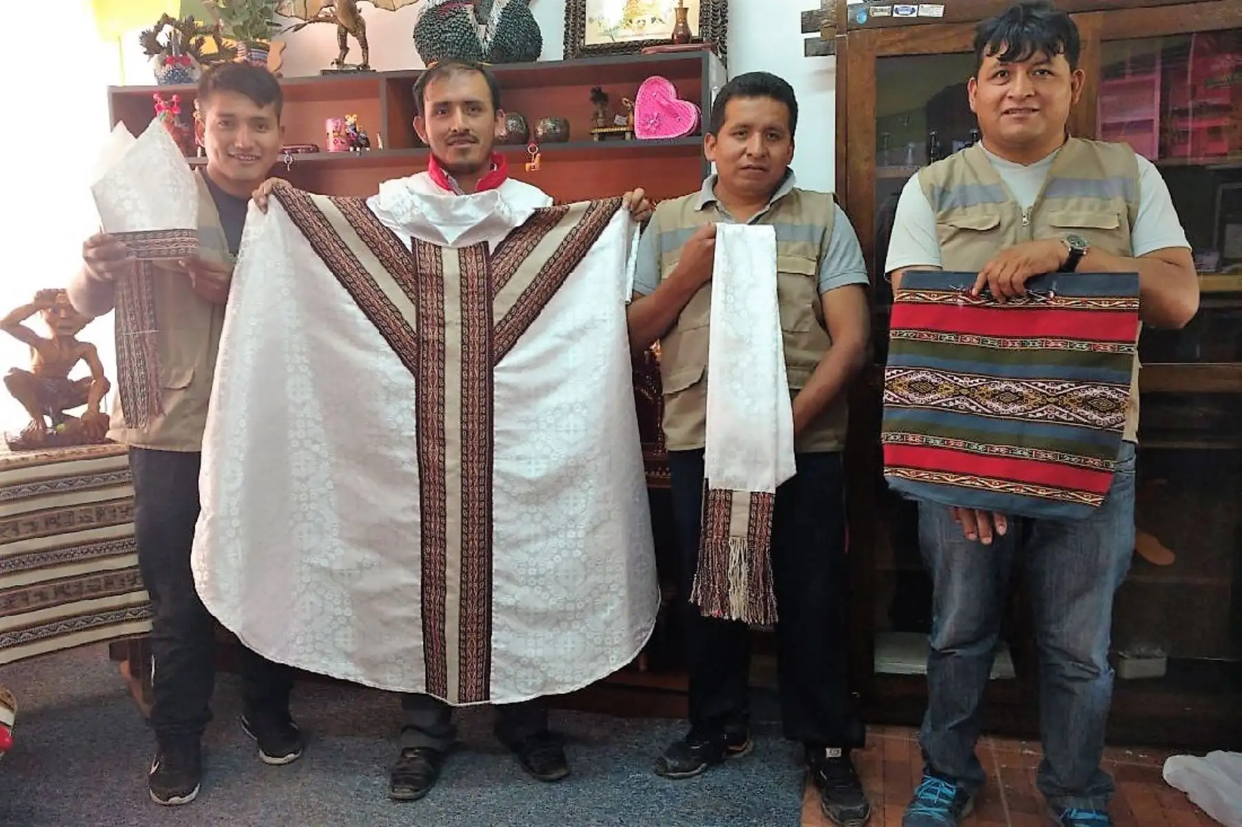 Esta es la casulla que entregarán los internos de penal de Cusco al Papa Francisco. ANDINA/Percy Hurtado Santillán