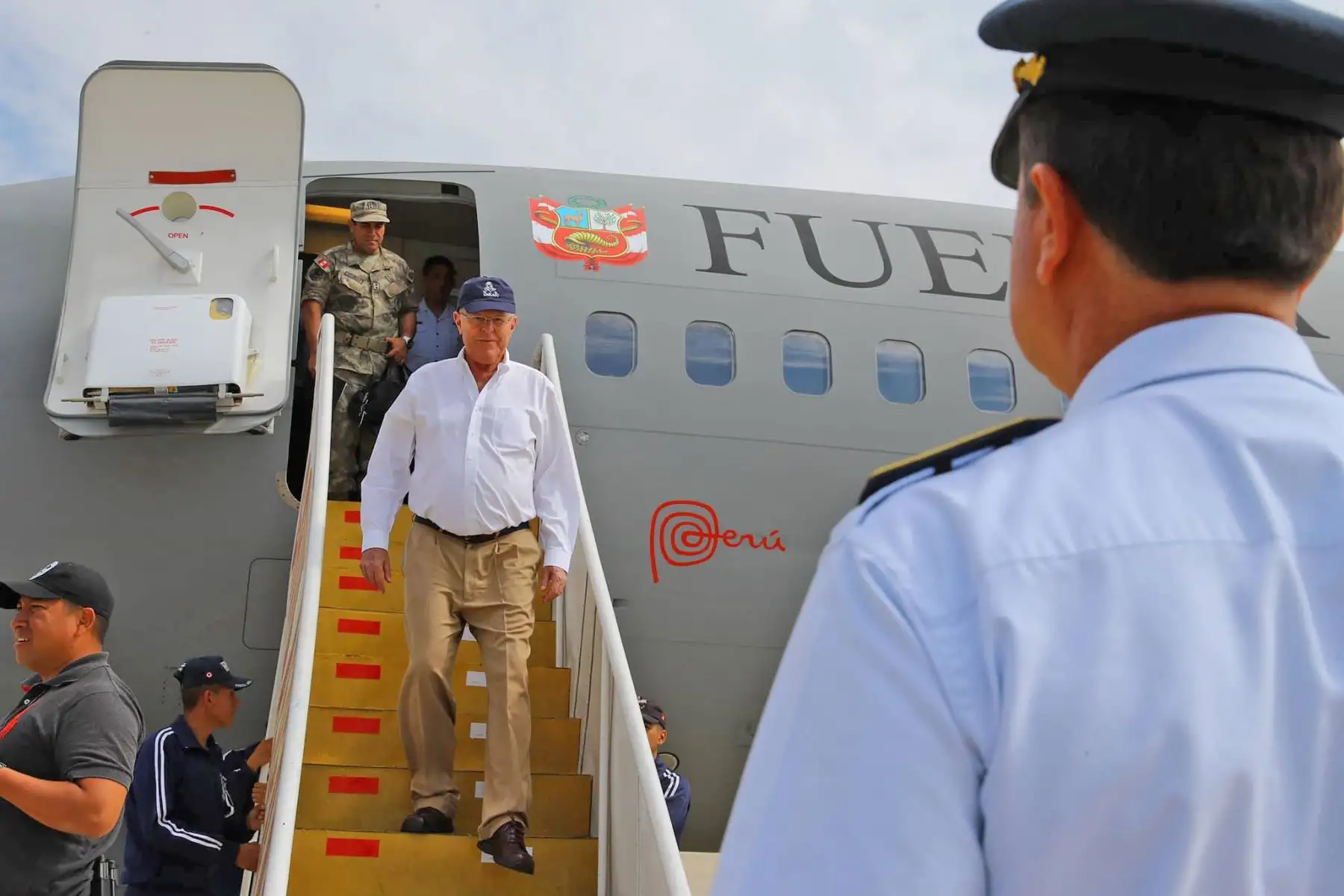 El presidente Pedro Pablo Kuczynski, llega a la región Piura donde entregará viviendas y el puente modular Independencia, en el distrito de Catacaos. Foto: ANDINA/Prensa Presidencia