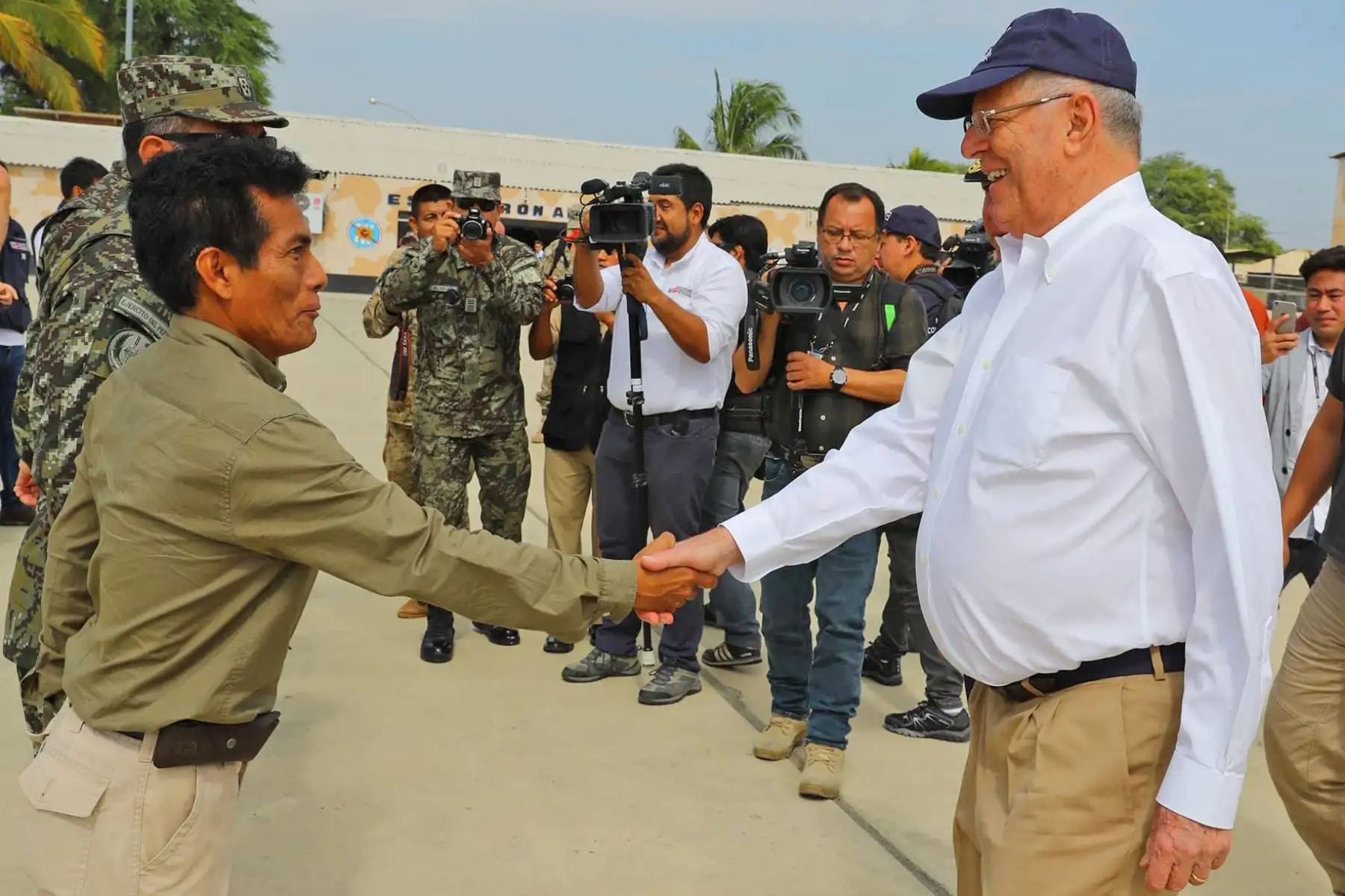 El presidente Pedro Pablo Kuczynski, llega a la región Piura donde entregará viviendas y el puente modular Independencia, en el distrito de Catacaos. Foto: ANDINA/Prensa Presidencia