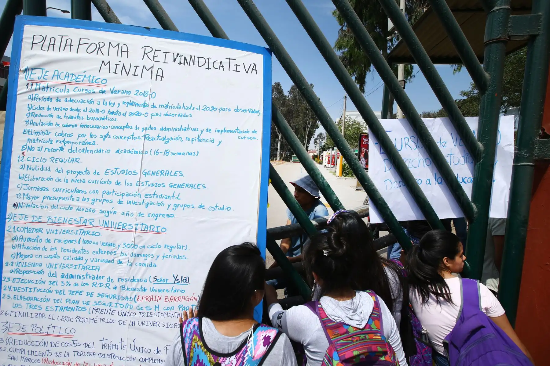 LIMA PERÚ, ENERO 11. Alumnos de San Marcos reclaman plan de seguridad y plataforma reivindicativa. Foto: ANDINA/Melina Mejía