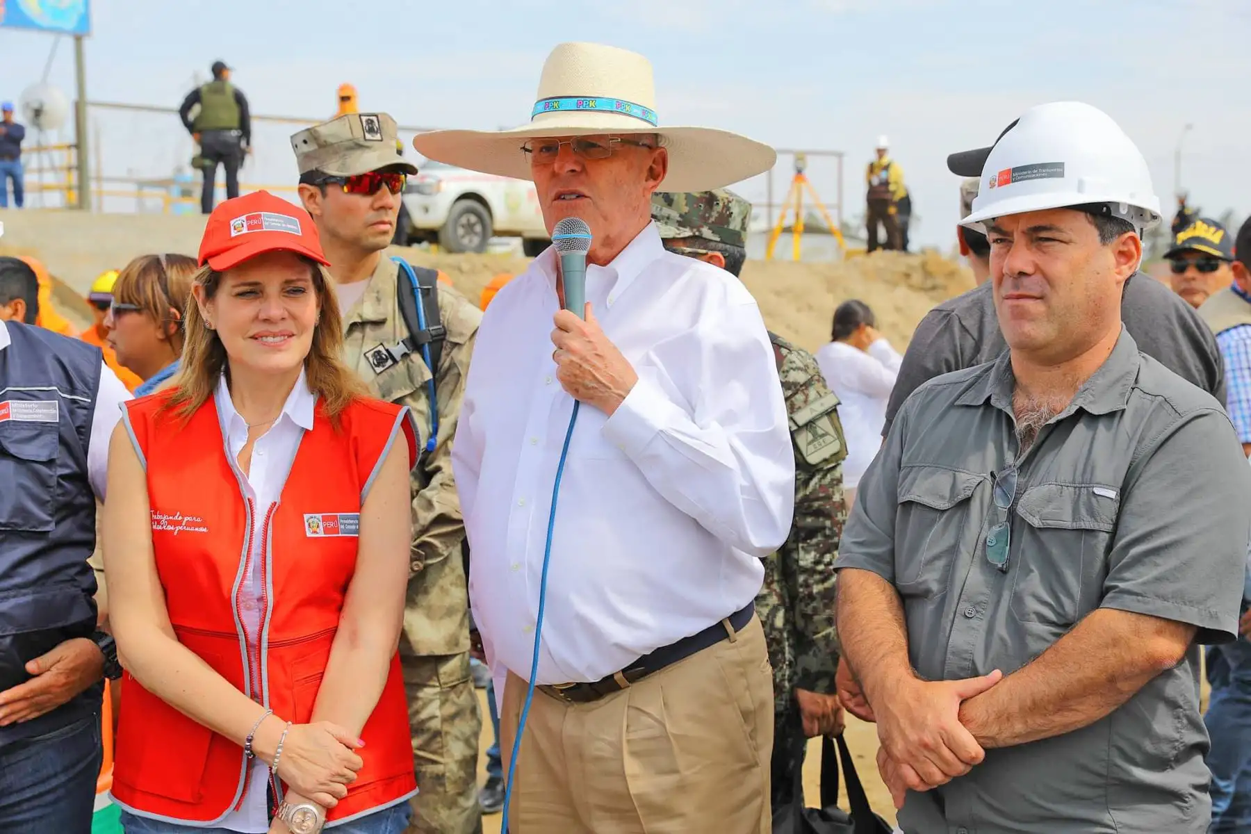 Presidente Kuczynski supervisa los trabajos de rehabilitación de vías en la carretera Catacaos – Sechura – Óvalo Bayóvar. Foto: ANDINA/ Prensa Presidencia