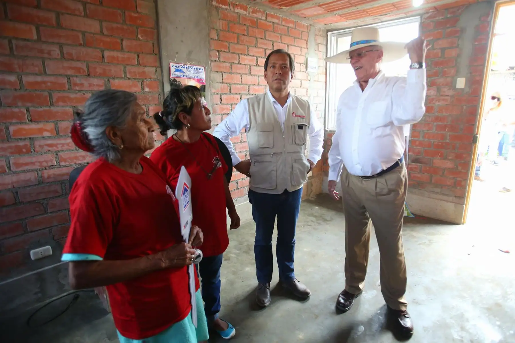 Presidente Pedro Pablo Kuczynski entrega viviendas  en el distrito de Catacaos en la región Piura. Foto: ANDINA/ Prensa Presidencia
