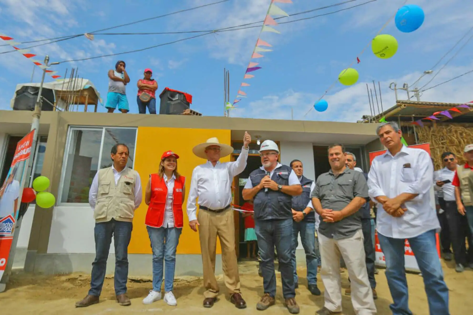 Presidente Pedro Pablo Kuczynski entrega viviendas  en el distrito de Catacaos en la región Piura. Foto: ANDINA/ Prensa Presidencia