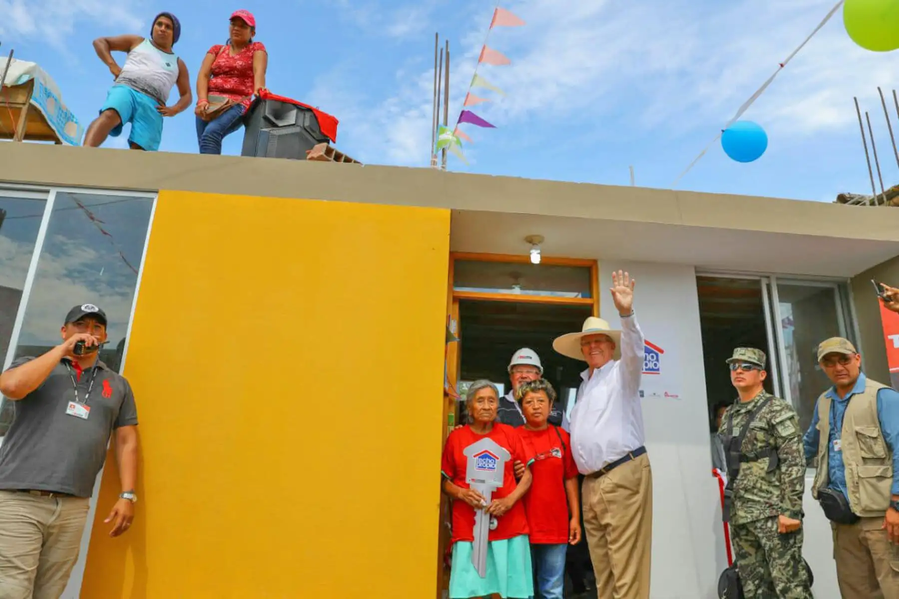 Presidente Pedro Pablo Kuczynski entrega viviendas  en el distrito de Catacaos en la región Piura. Foto: ANDINA/ Prensa Presidencia