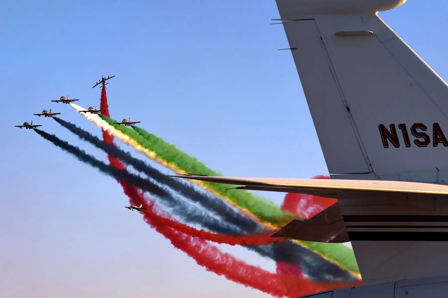 Equipo Acrobático de los Emiratos Árabes Unidos se presenta durante la 4ª Exhibición de Aviación Saudita. Foto: AFP