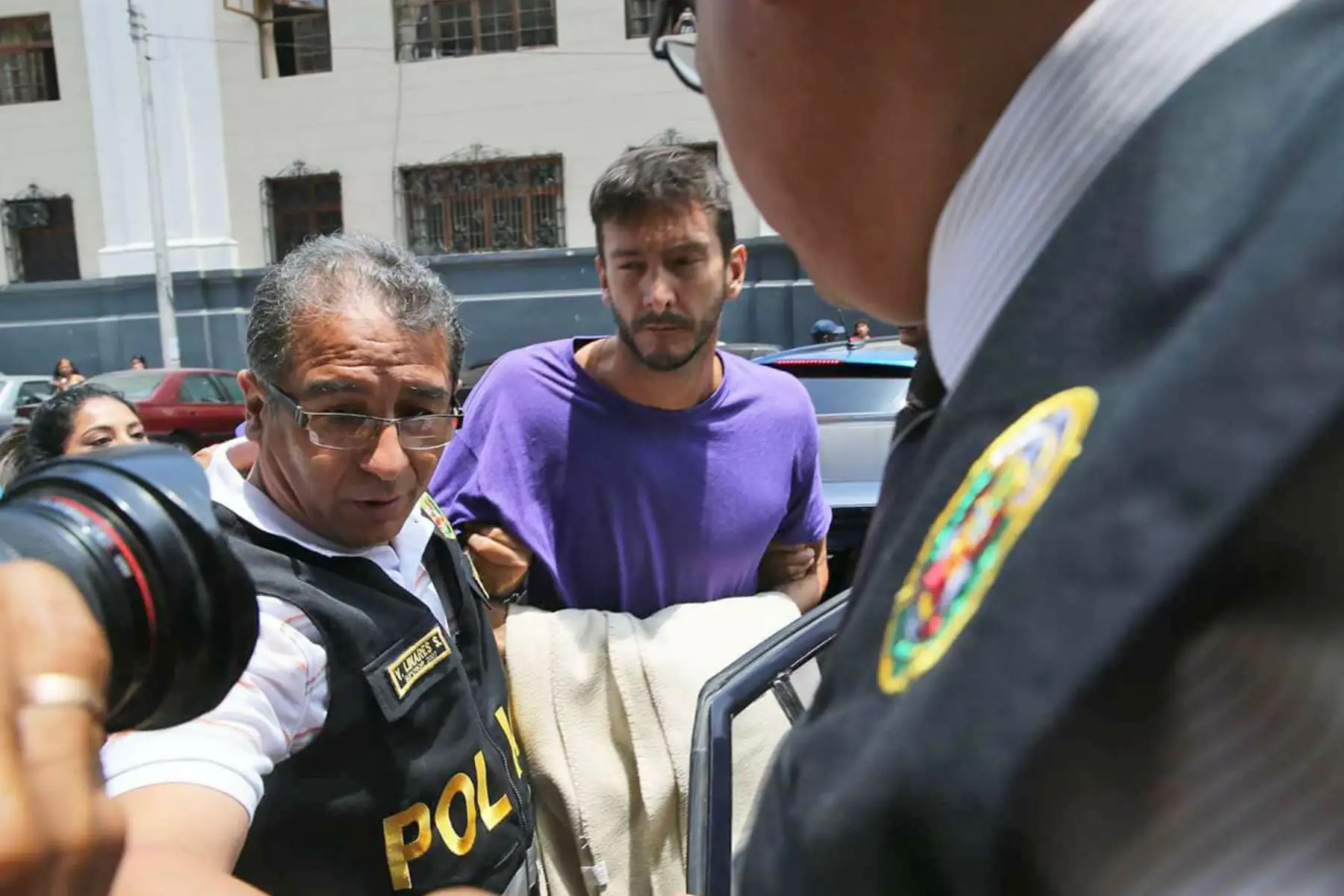 El músico y conductor de televisión Edu Saettone, fue trasladado a la carceleta en el Poder Judicial. Foto: ANDINA/ Difusión