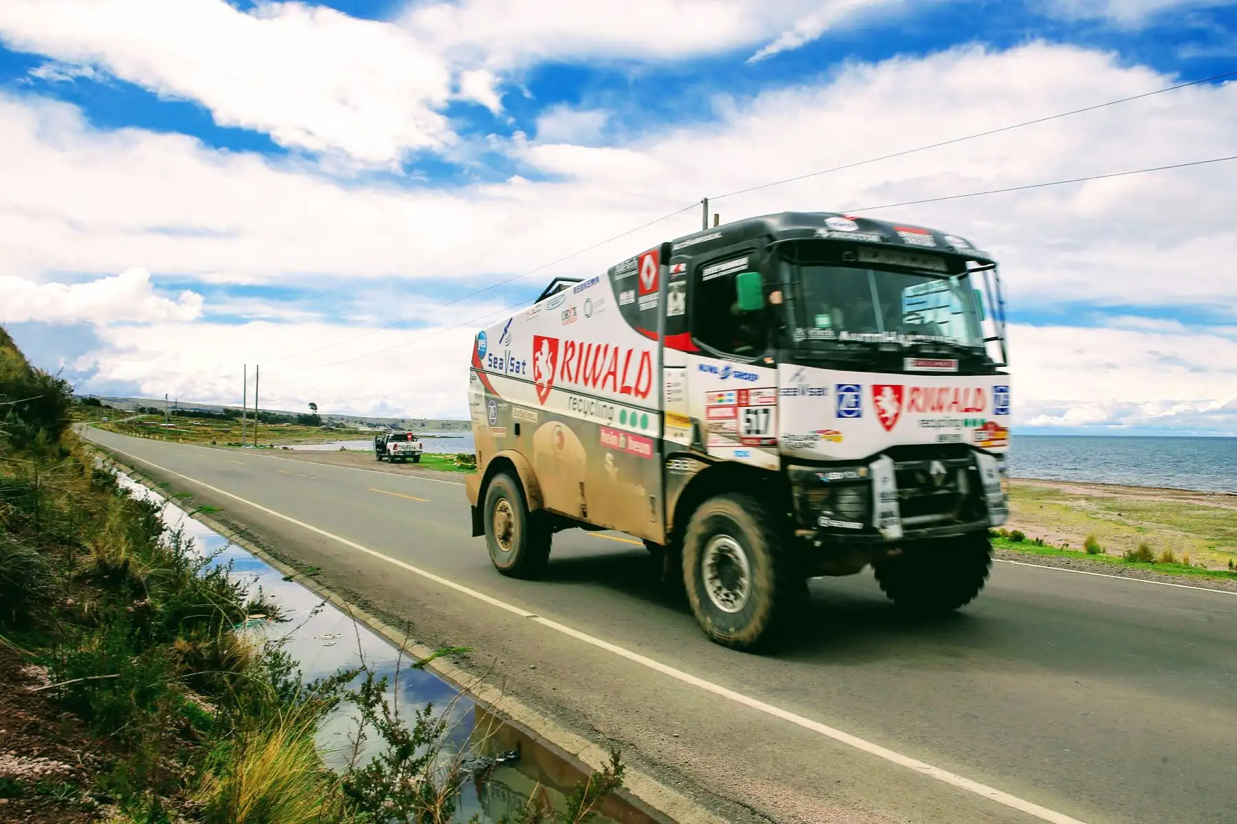 PUNO-PERÚ-11-ENERO. Corredores del Dakar 2018 se trasladan a Bolivia para continuar con las etapas del rally. Foto: ANDINA/Luis Iparraguirre