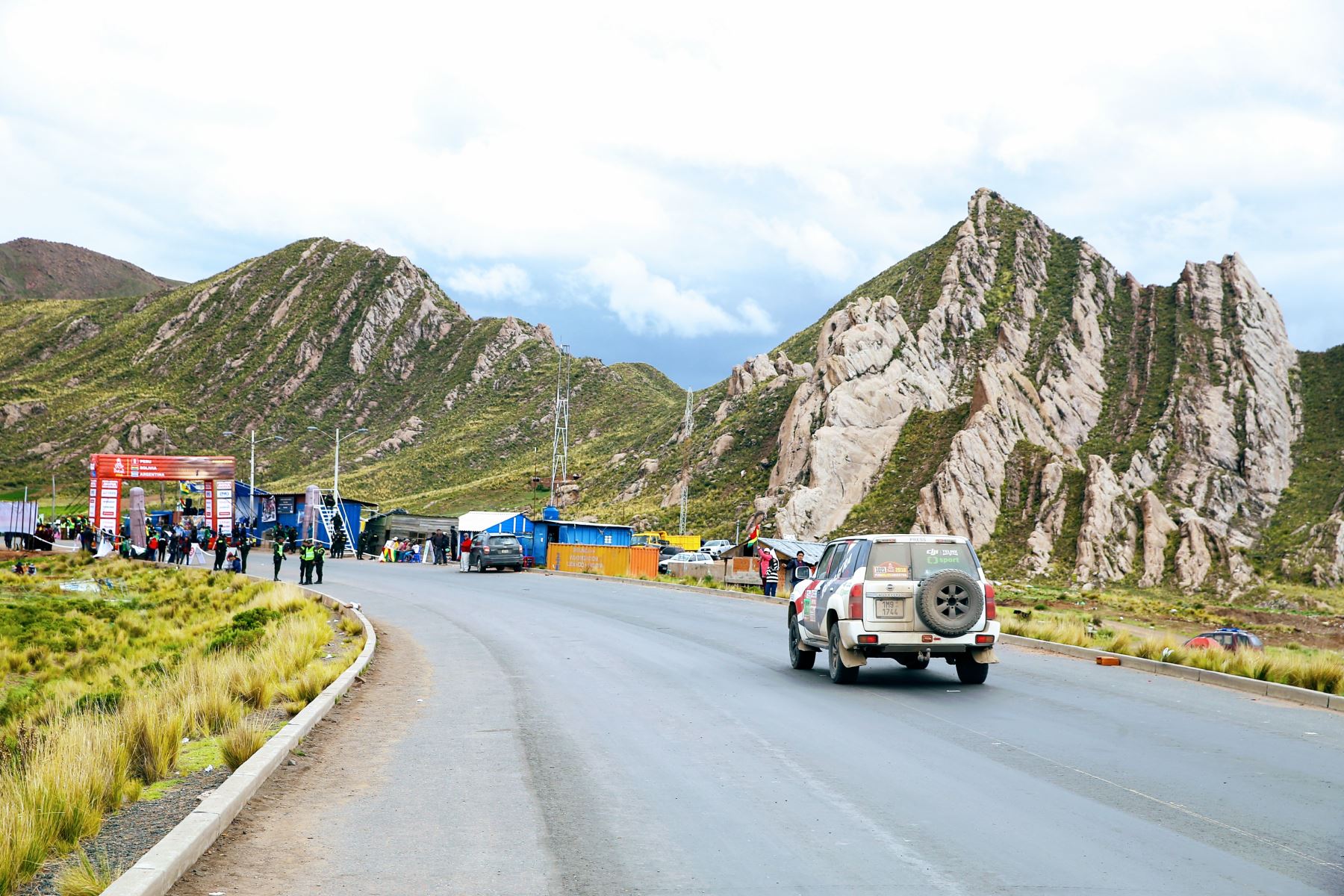 PUNO-PERÚ-11-ENERO. Corredores del Dakar 2018 se trasladan a Bolivia para continuar con las etapas del rally. Foto: ANDINA/Luis Iparraguirre