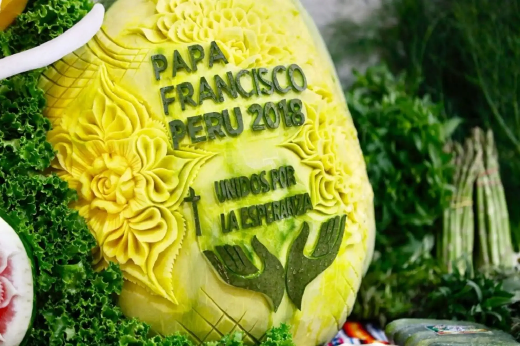 La frase "Unidos por la Esperanza" no podía faltar en este cóctel artístico. Foto: Difusión.