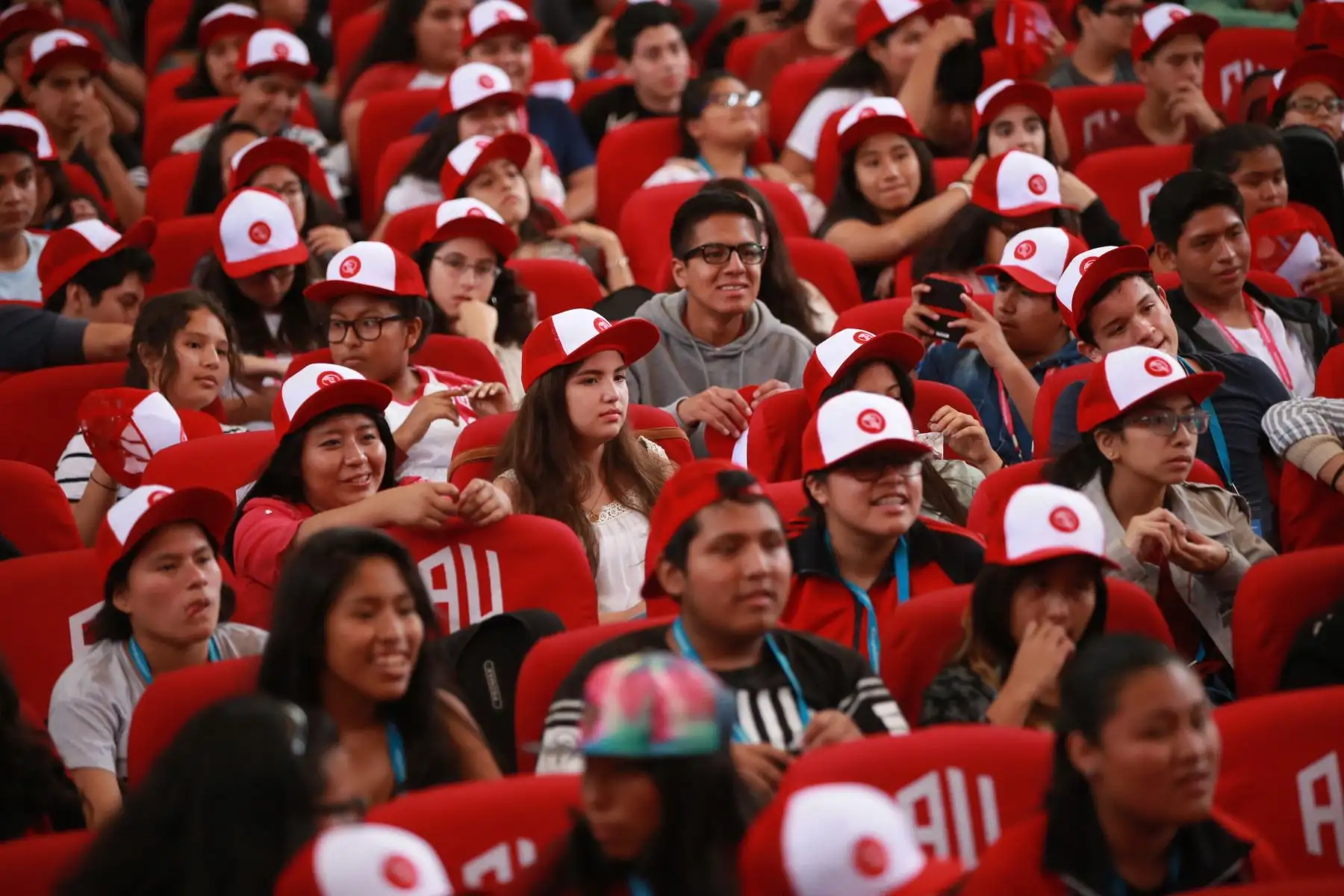 Estudiantes de 33 colegios exponen problemas sociales como la discriminación y la centralización ante el ministro de Educación, Idel Vexler. Foto: ANDINA Jhony Laurente