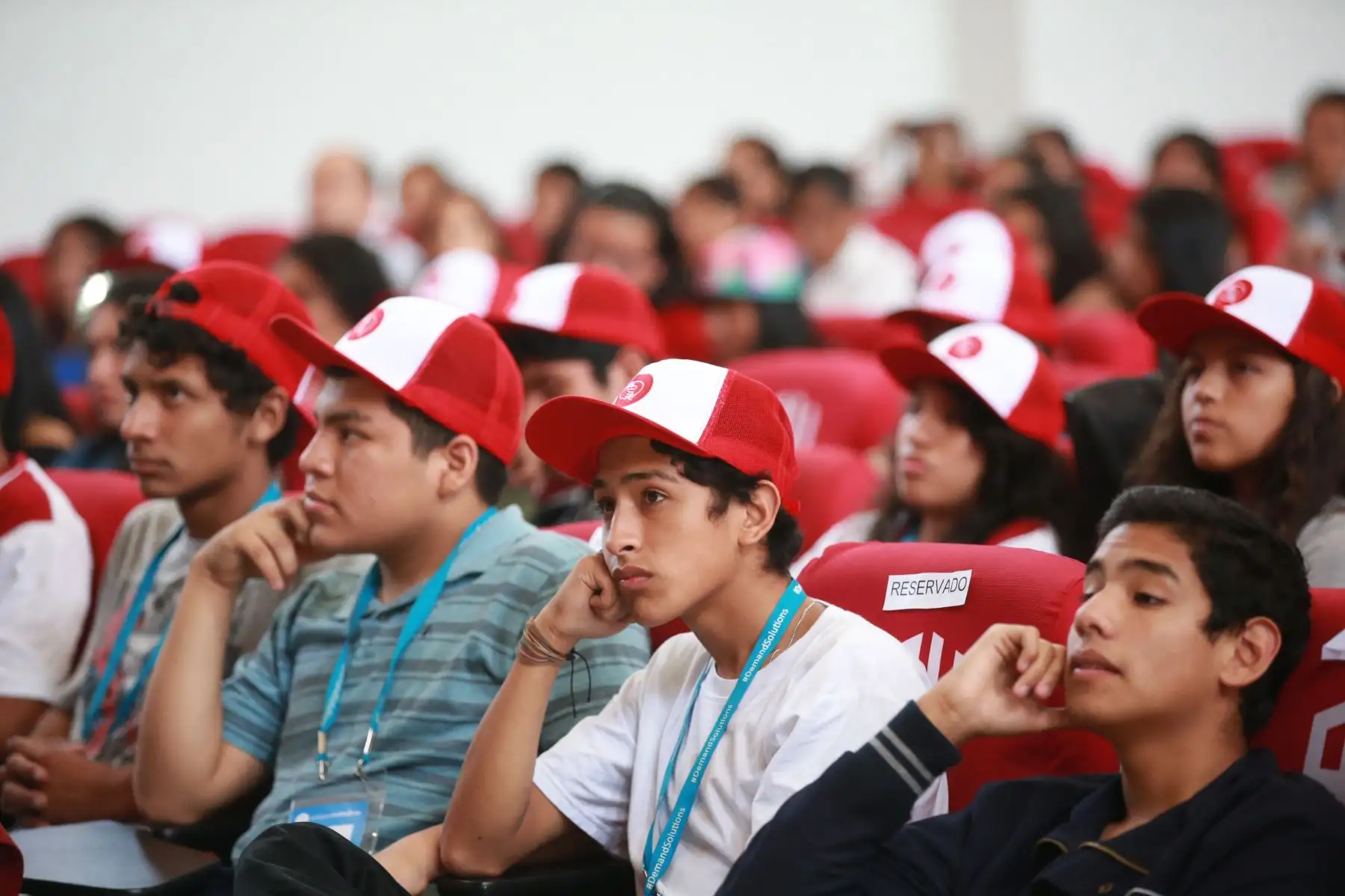 Estudiantes de 33 colegios exponen problemas sociales como la discriminación y la centralización ante el ministro de Educación, Idel Vexler. Foto: ANDINA Jhony Laurente
