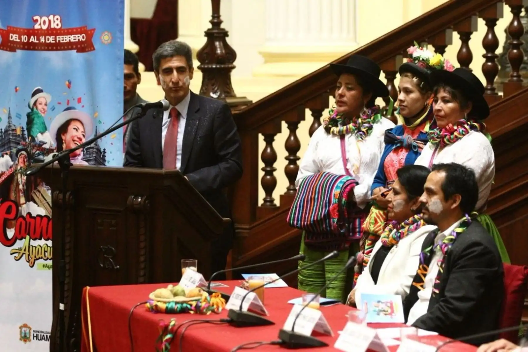 Este año se afianzará el Plan Multisectorial Ayacucho Waytarin, cuyo fin es convertir a la región de Ayacucho en un polo turístico cultural y continuarán los trabajos de puesta en valor del Complejo Arqueológico Wari, para lo cual se creará la Unidad Ejecutora respectiva, anunció hoy el ministro de Cultura, Alejandro Neyra Sánchez.