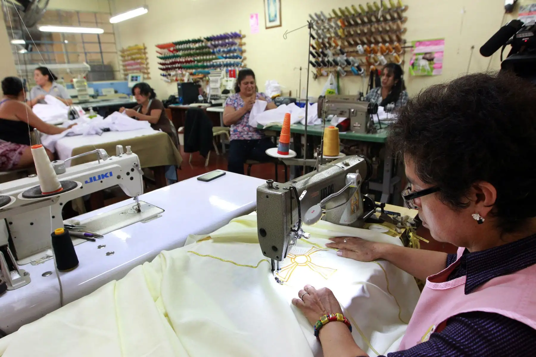 Lima, Perú. Personal de talleres San José trabajó contra el tiempo para cumplir con el mayor trabajo encargado en sus 30 años de existencia. Foto: ANDINA/Dante Zegarra.