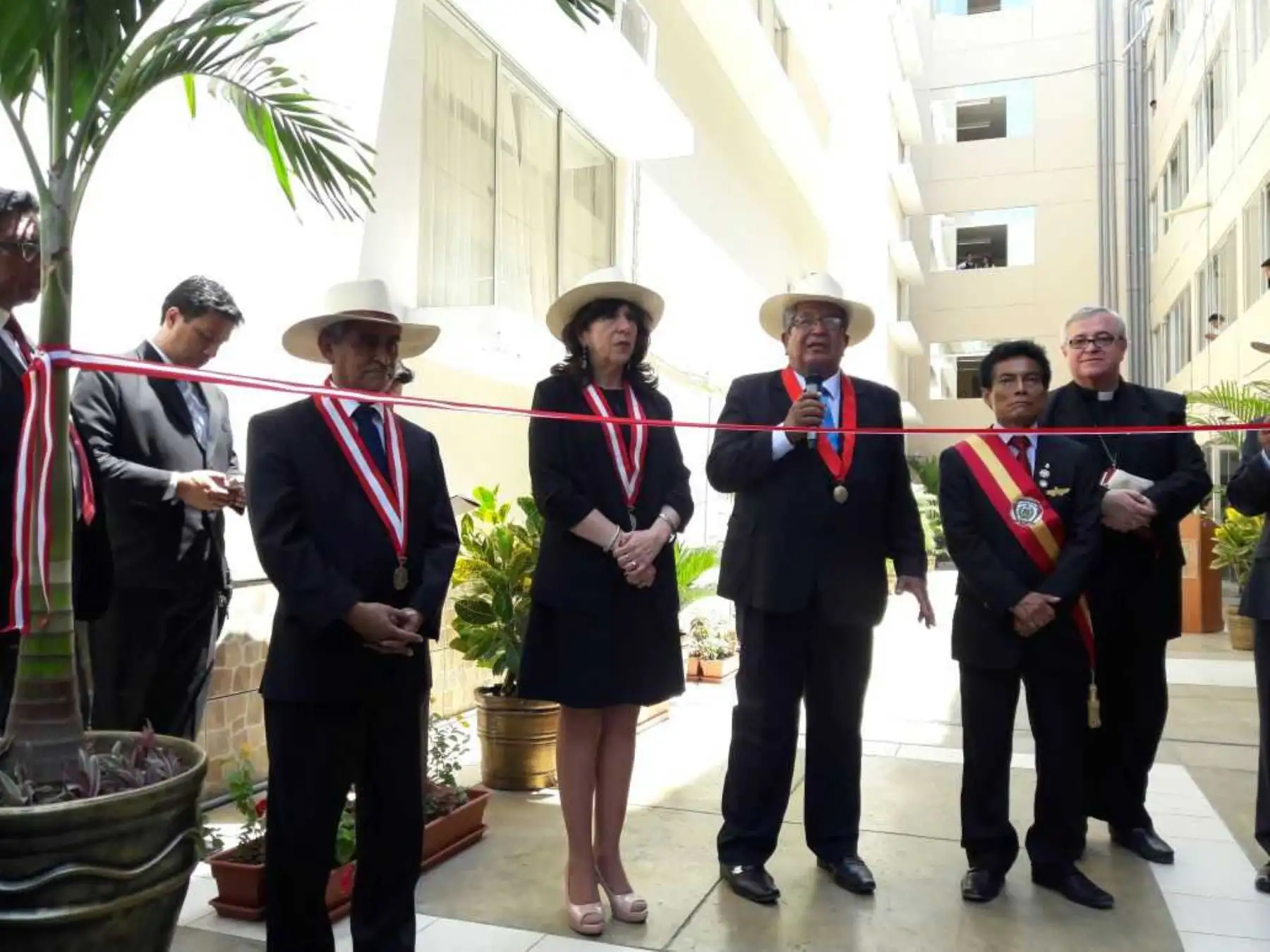 El presidente del Poder Judicial, Duberlí Rodríguez Tineo, encabezó el acto de reapertura de la sede central de la Corte Superior de Justicia de Piura, local afectado el año pasado por el desborde del río Piura como consecuencia del impacto de El Niño costero.