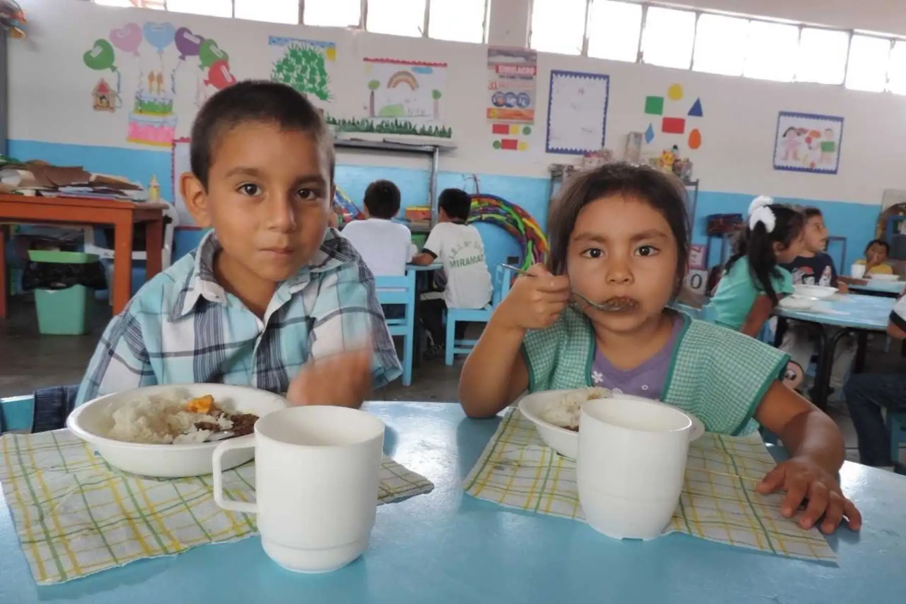 Más de 16,000 supervisiones a instituciones educativas públicas realizaron en la región Piura, durante el año escolar 2017, los monitores de gestión local del Programa Nacional de Alimentación Escolar Qali Warma, del Ministerio de Desarrollo e Inclusión Social (Midis), garantizando la adecuada entrega y consumo de los desayunos y almuerzos escolares en esa zona del norte del país.