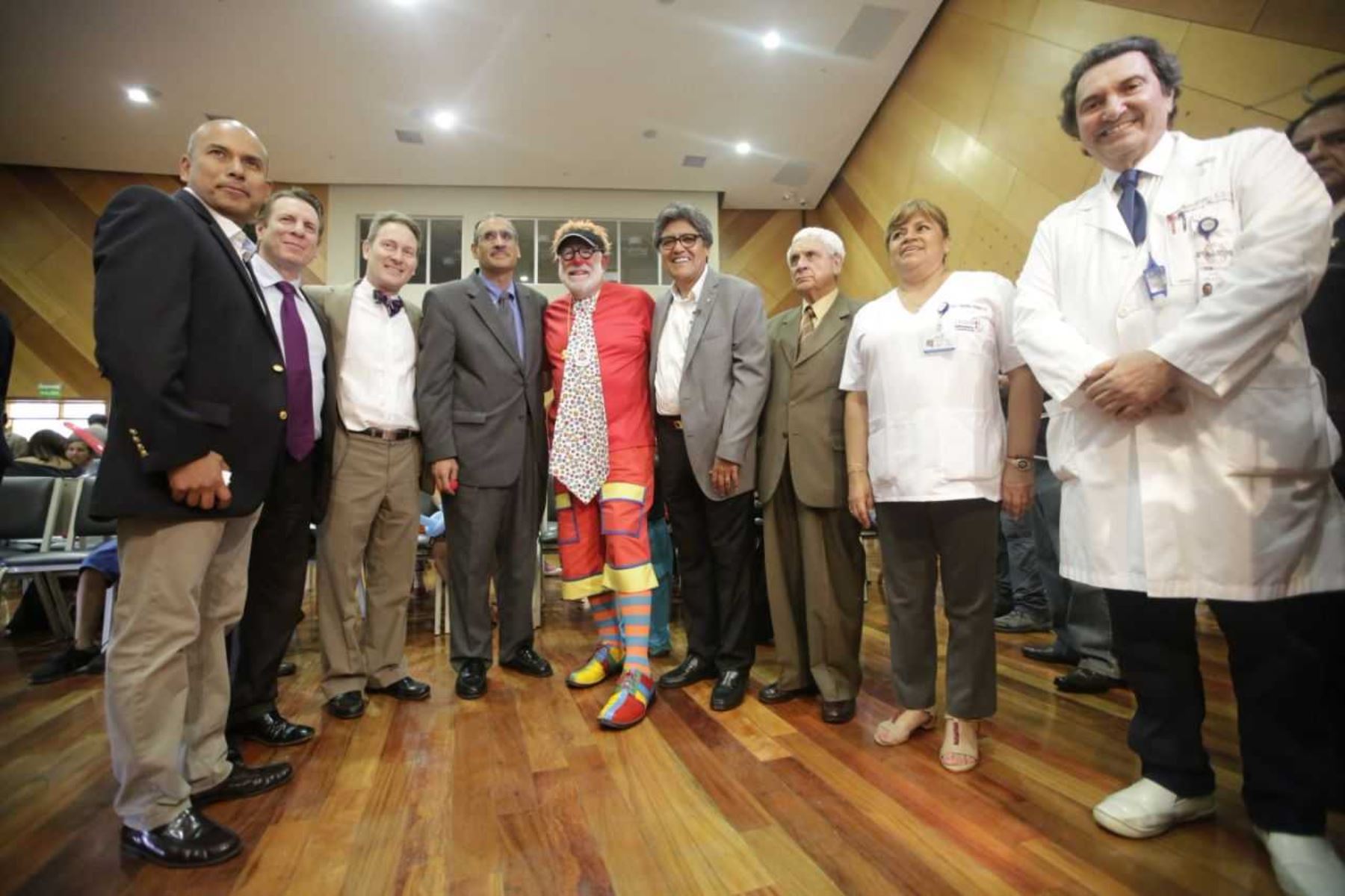 Ministro Salinas destaca apoyo de médicos norteamericanos en cirugías reconstructivas