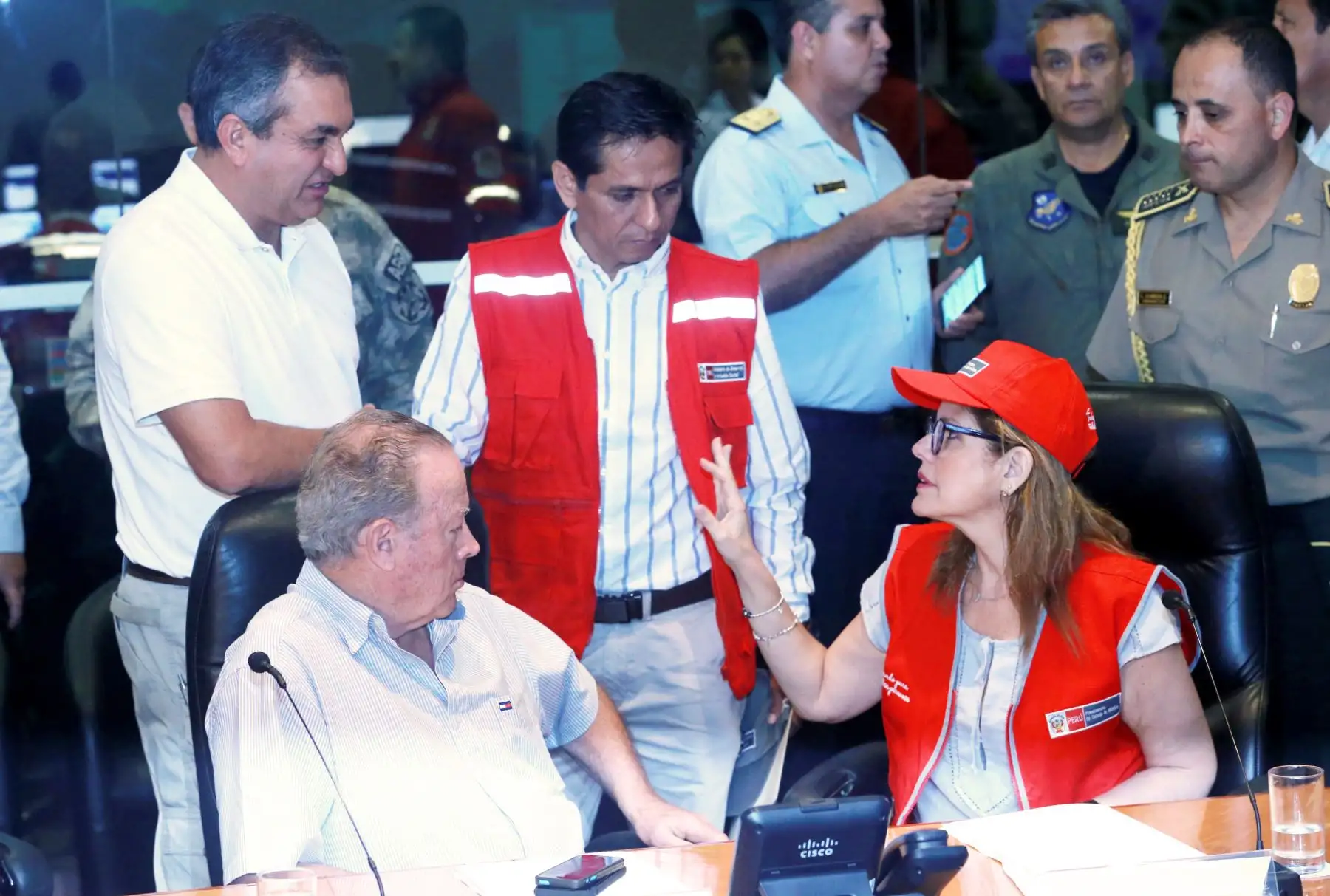 Ministros coordinan acciones para afrontar la emergencia presentada en el sur del país, tras el sismo de esta madrugada.Foto: ANDINA/Norman Córdova