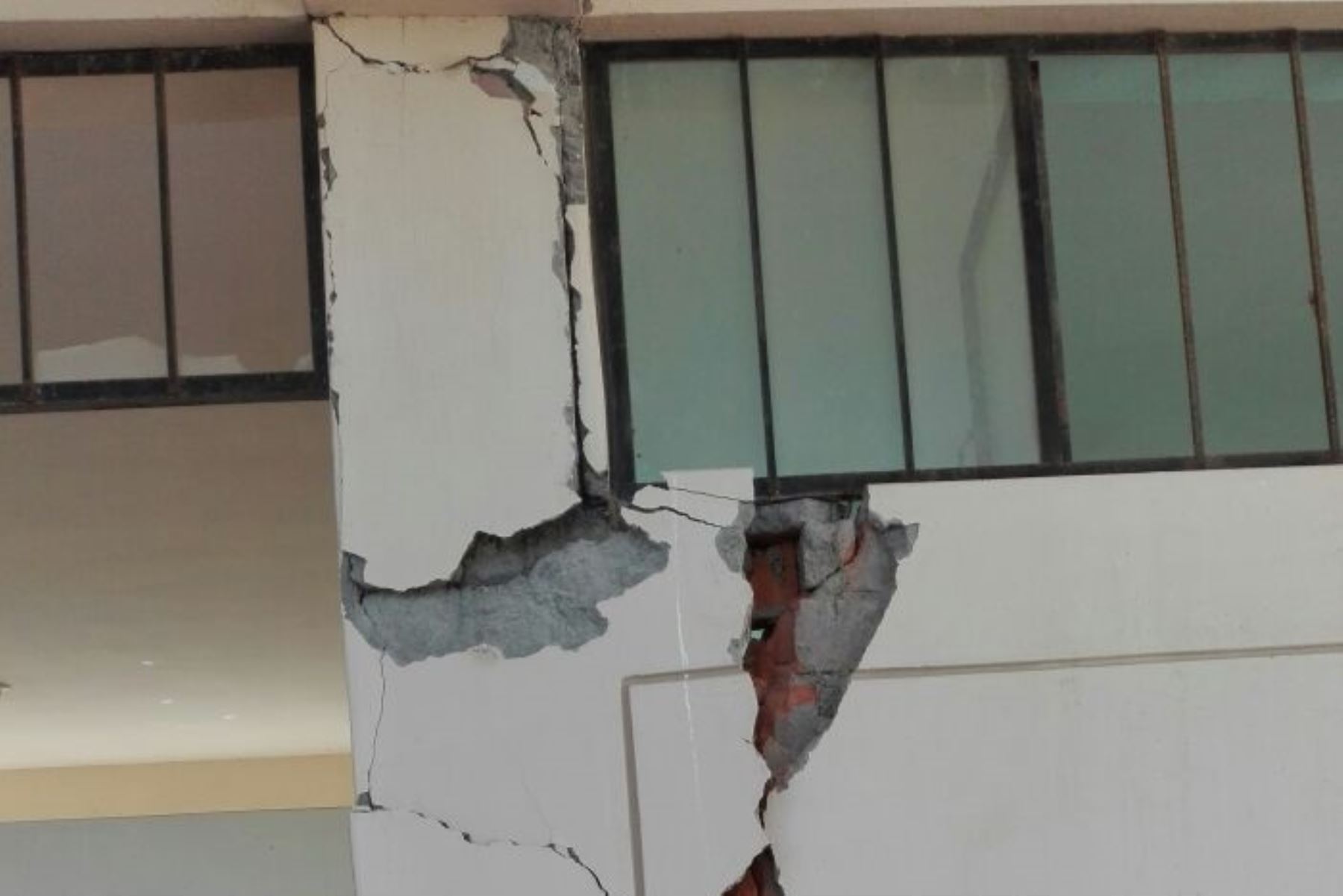 La infraestructura de los establecimientos de salud ha sufrido rajaduras, principalmente. Foto:ANDINA/Difusión
