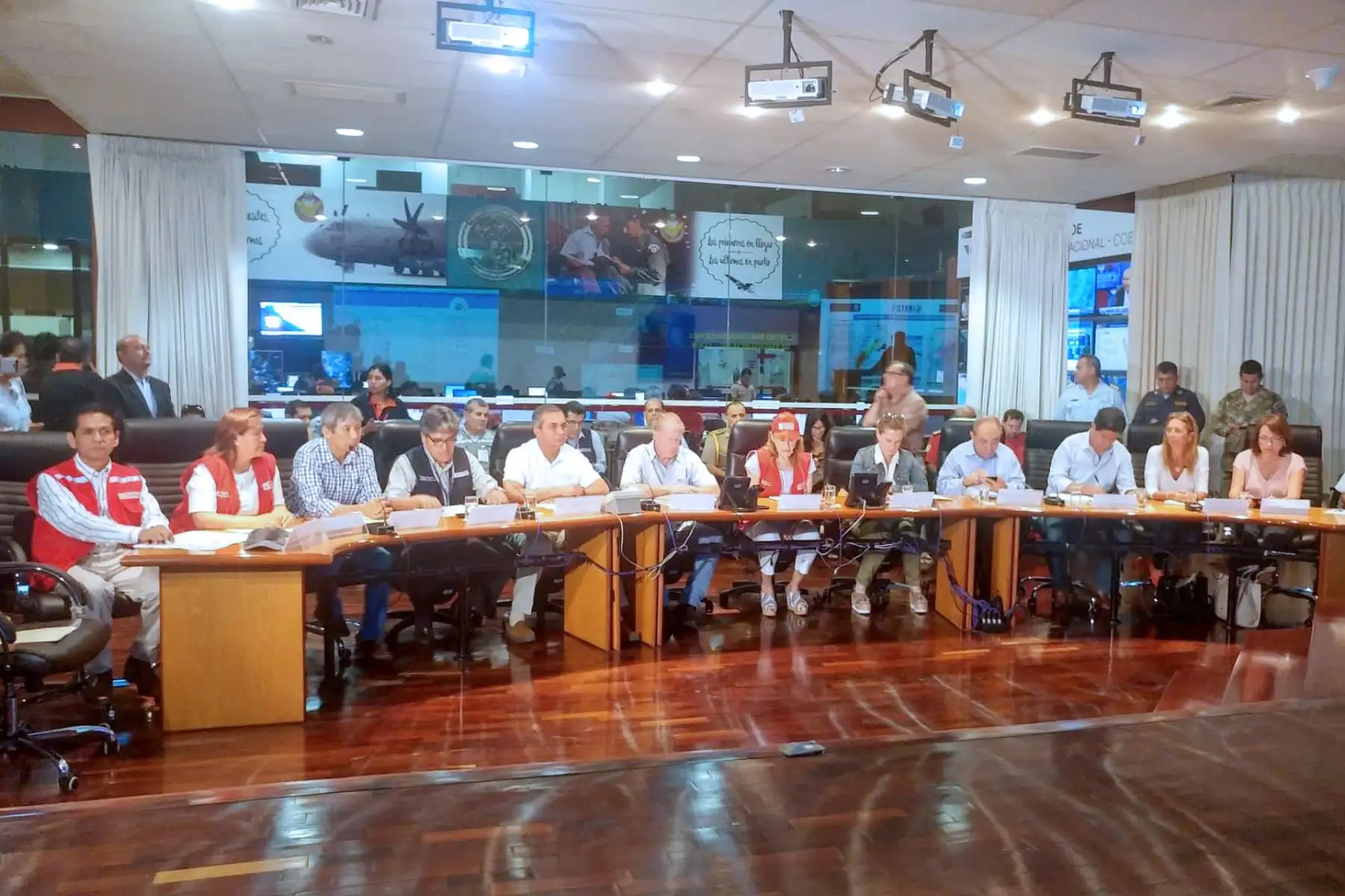LIMA,PERU-ENERO 14.  Jefa del Gabinete, Mercedes Aráoz, se reunió con ministros de Estado para informar sobre situación tras el  sismo en Arequipa  Foto: ANDINA/Norman Córdova