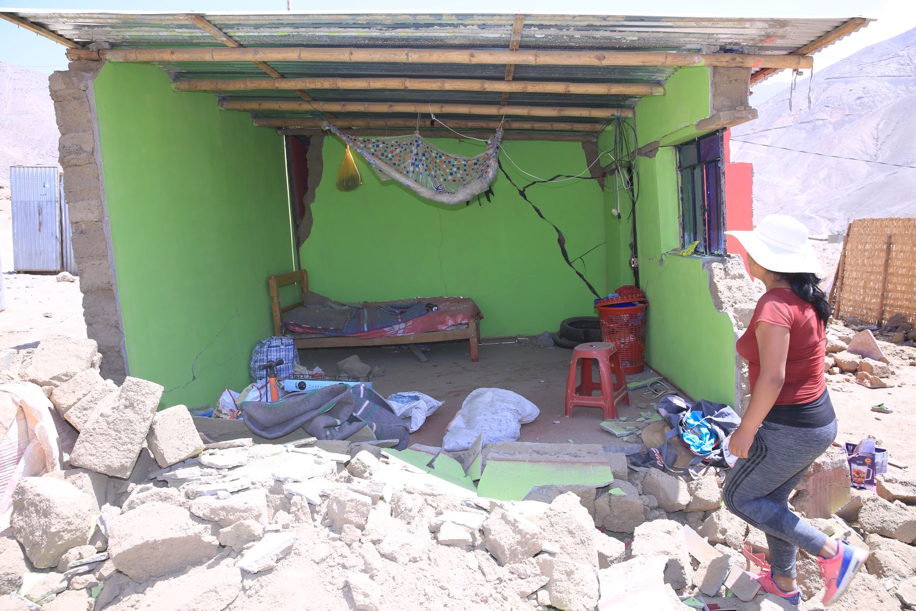 Una vivienda colapsó por fuerte sismo en Arequipa. ANDINA/Archivo