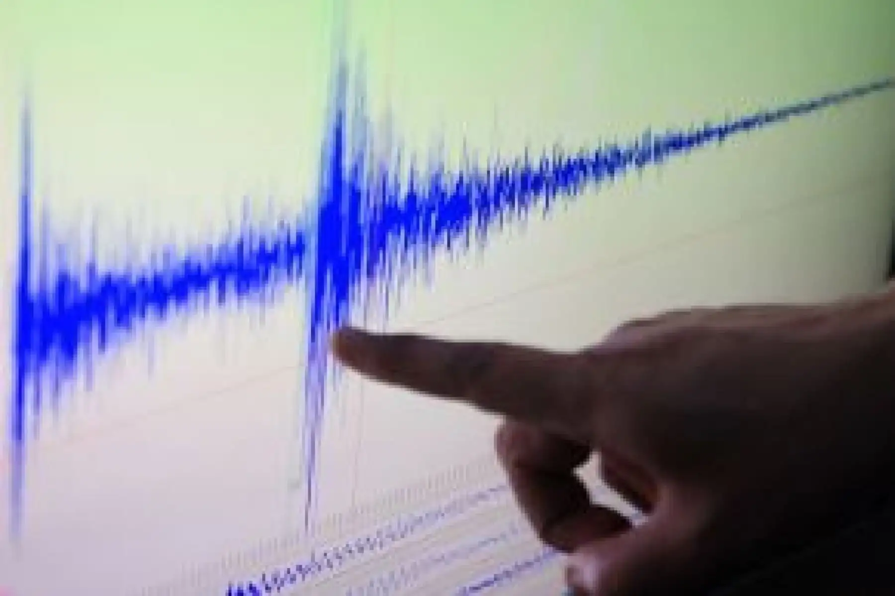 Réplicas tuvieron magnitudes de 3.7 a 3.9 grados.