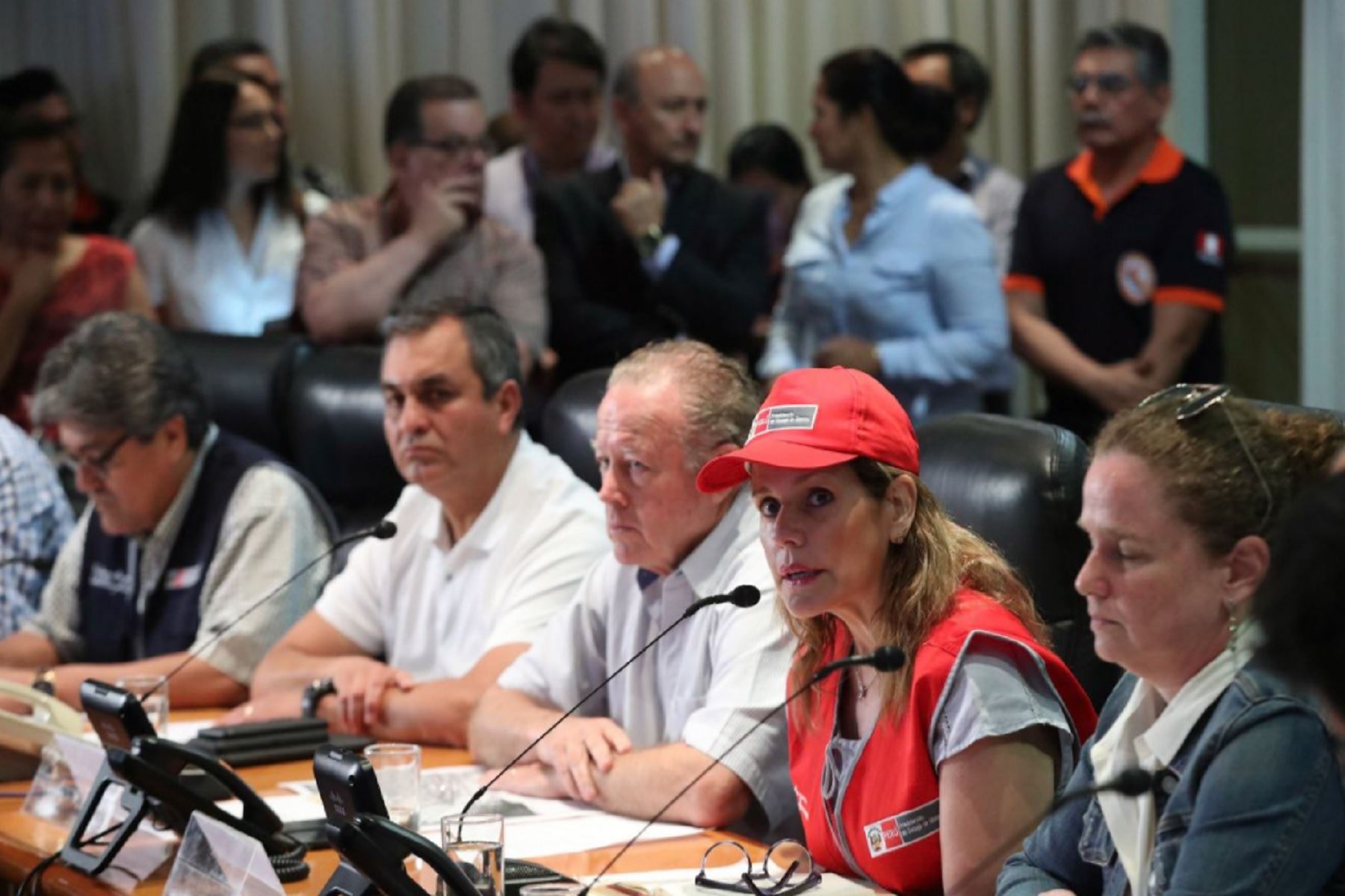 Presidenta del  Consejo de Ministros, Mercedes Aráoz, informa en el  COEN sobre sismo en Arequipa.