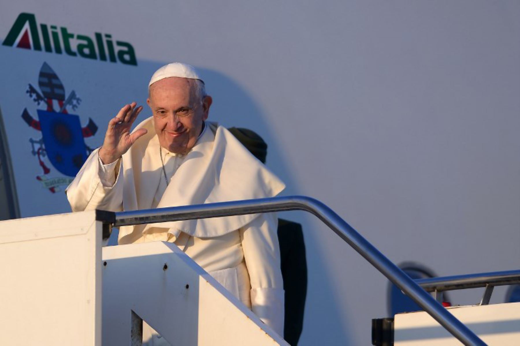 El Papa Francisco emprende su viaje a Chile y Perú en el aeropuerto Fiumicino de Roma. Foto: AFP