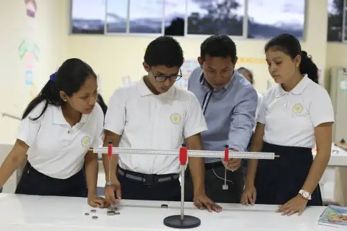 El 65% de los estudiantes de los COAR sigue una carrera vinculada a la ingeniería. Foto: Minedu