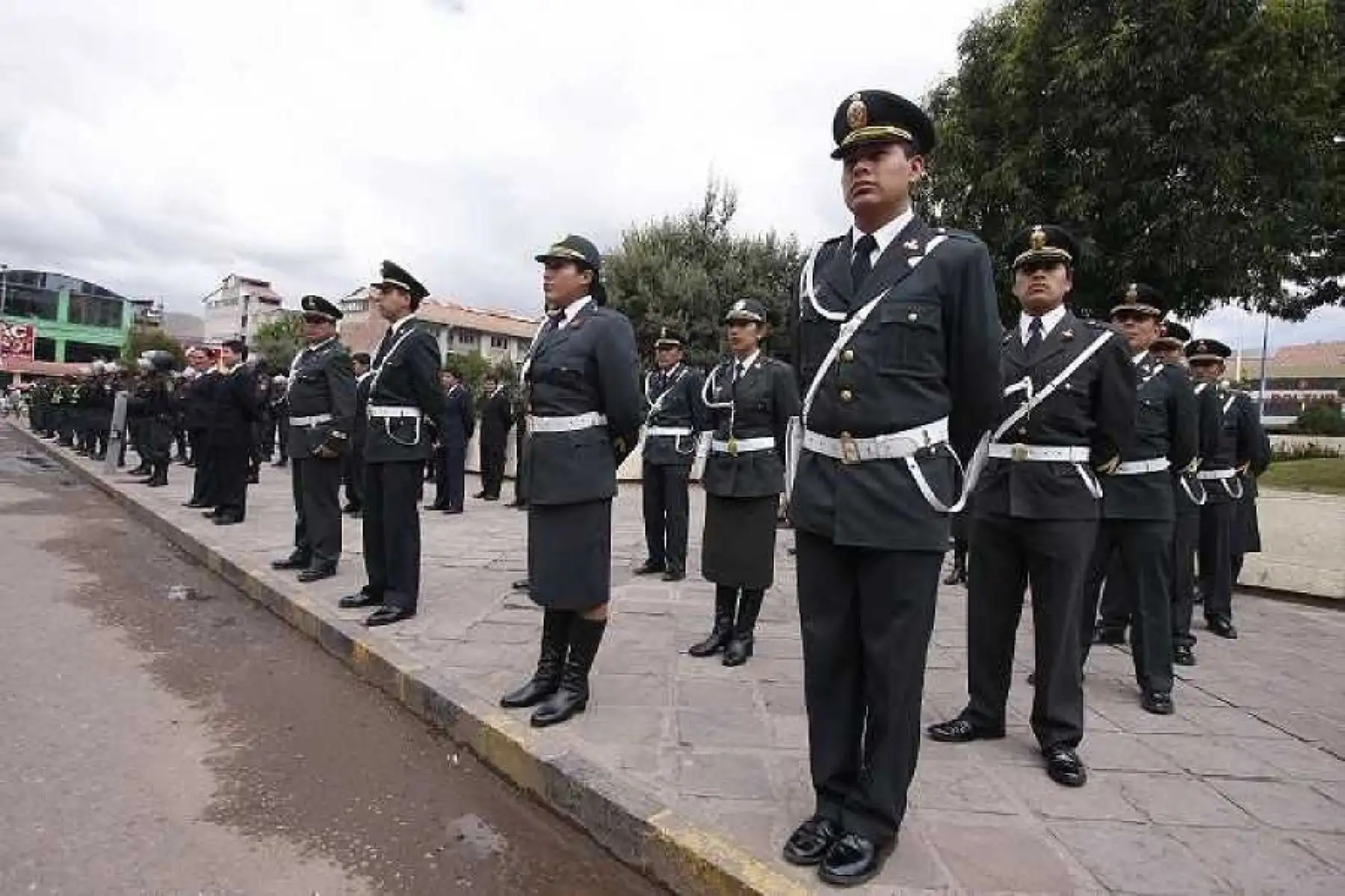 La visita apostólica del Papa Francisco a Puerto Maldonado este viernes 19 contará con una seguridad policial a cargo de 2,600 efectivos que vienen ultimando detalles de las acciones que ejecutarán durante las poco más de seis horas que permanecerá el Santo Padre en la capital de la región Madre de Dios. ANDINA/Percy Hurtado Santillán