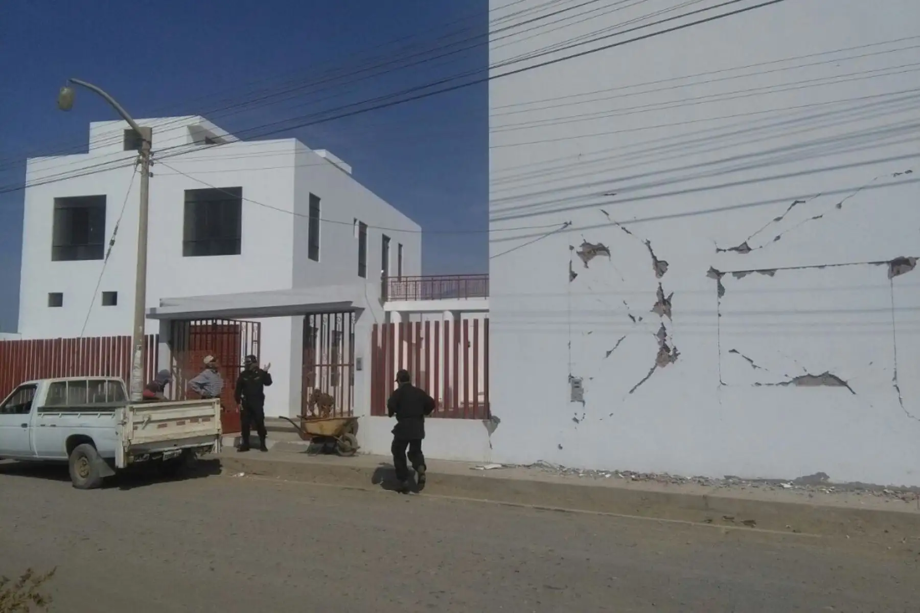 Un total de 110 policías se desplazaron a zonas afectadas por el sismo en Arequipa. ANDINA/Difusión