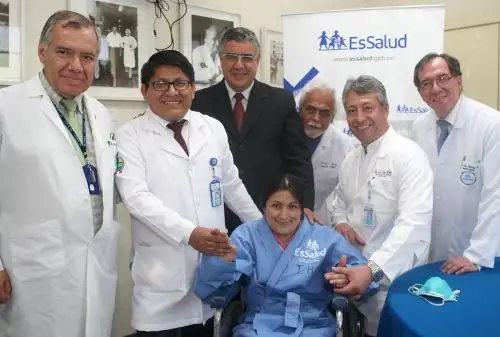 Equipo de profesionales del Hospital Nacional Guillermo Almenara salvan la vida a madre de familia de 41 años por trasplante. ANDINA/Héctor Vinces