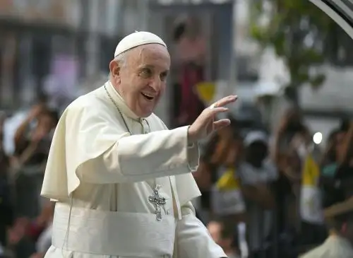 Bendiciones de paz y buena salud para nuestro país, así como para las familias y, en especial, para los adultos mayores en extrema pobreza, pidieron los usuarios del Programa Nacional de Asistencia Solidaria Pensión 65, del Ministerio de Desarrollo e Inclusión Social (Midis), al darle la bienvenida al Papa Francisco. AFP