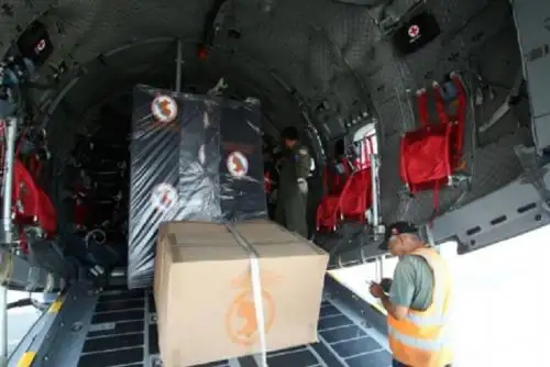 Esta entrega se suma a la destinada en la víspera que consistió en 100 carpas, 500 camas, 500 colchones y 200 frazadas.
