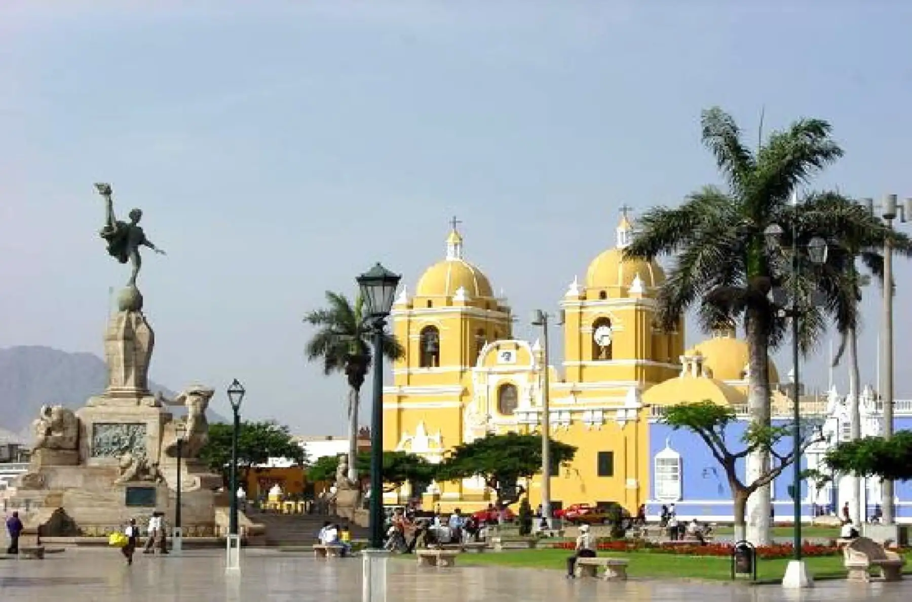 La visita pastoral del Papa Francisco a Trujillo es también una importante oportunidad de conocer los principales atractivos turísticos de esta bella urbe del norte peruano, con siglos de historia y cultura, así como un estupendo clima por el que se la conoce como la Ciudad de la Eterna Primavera. ANDINA/Difusión