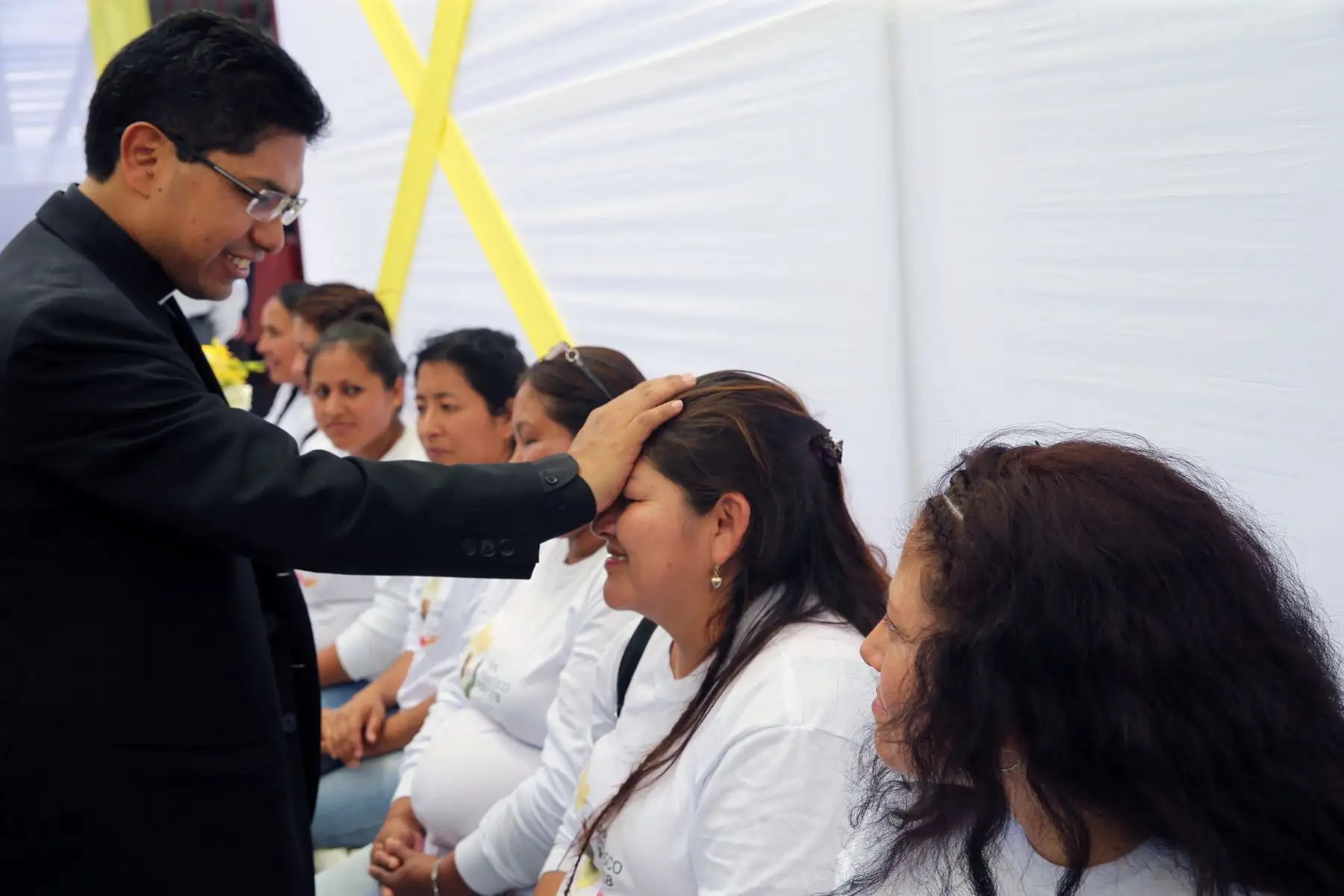 Lima, Perú. Ene. 16. Padre Luis Gaspar habló con internas de penal de Chorrillos y les dio su bendición. Foto: ANDINA/Norman Córdova