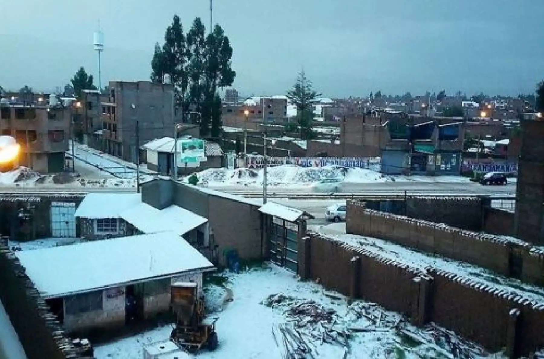 Una intensa granizada se registró esta tarde en el distrito de Pampacolca, provincia de Castilla en la región Arequipa, informó la Dirección Zonal 6 del Servicio Nacional de Meteorología e Hidrología (Senamhi). ANDINA/Difusión