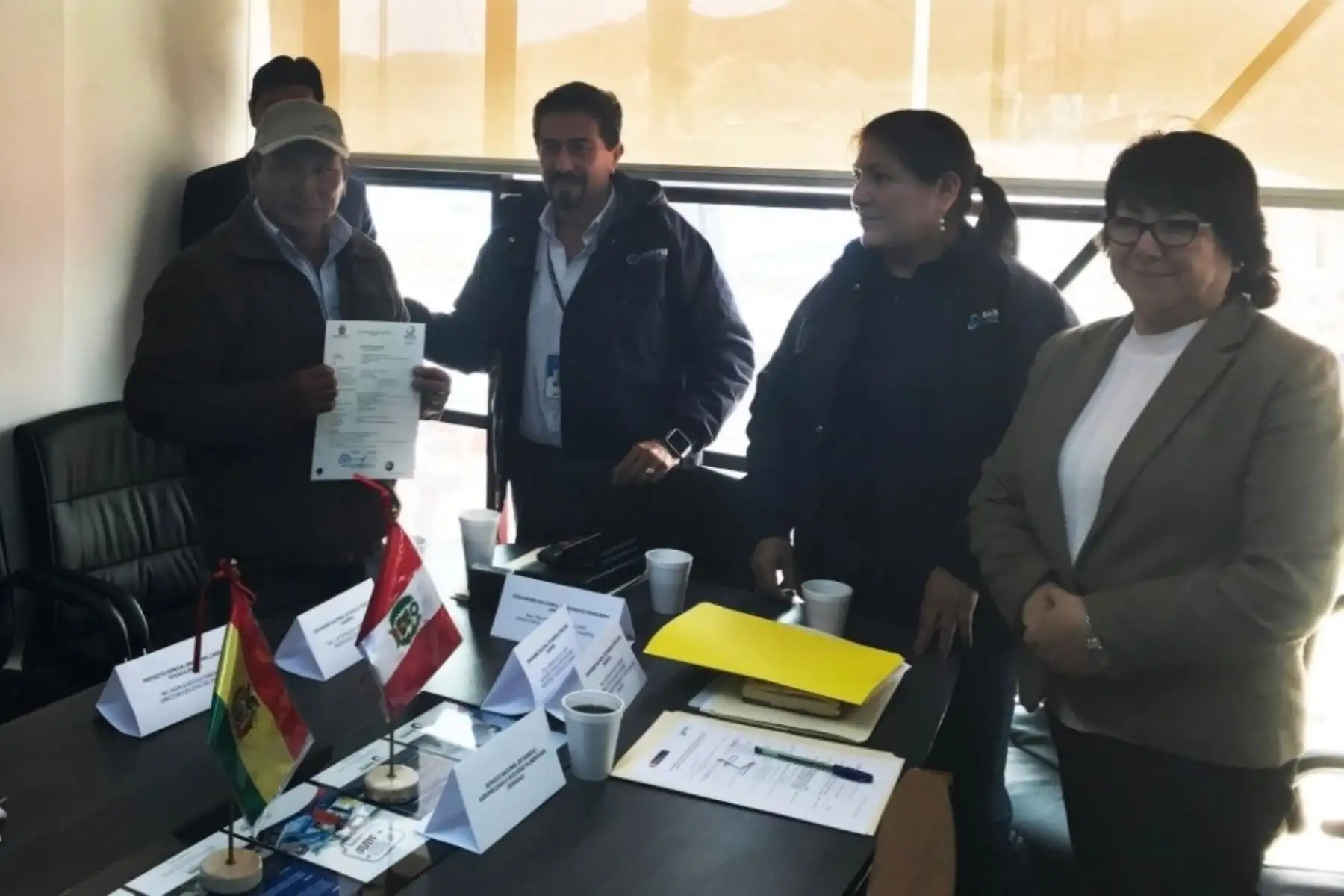 Con la finalidad de incrementar la certificación sanitaria de los centros de cultivo de trucha que funcionan en el Lago Titicaca, y al mismo tiempo, combatir el contrabando de recursos hidrobiológicos en esta zona, inició su labor el punto de certificación fronterizo del Organismo Nacional de Sanidad Pesquera (Sanipes) instalado en la ciudad de Desagüadero, Puno, en la frontera Perú-Bolivia.