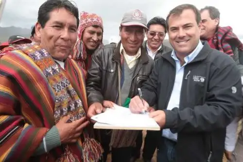 El ministro de Transportes y Comunicaciones, Bruno Giuffra Monteverde, arribó hoy al distrito de Chinchero, en la provincia cusqueña de Urubamba, para continuar el diálogo con las comunidades campesinas sobre el proyecto del aeropuerto internacional.