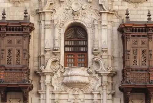 Desde este balcón del Palacio Arzobispal el Papa Francisco rezará el ángelus, este mediodía. Foto: ANDINA/Eddy Ramos.