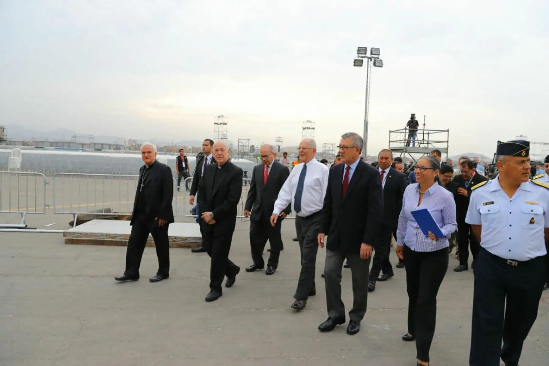 LIMA PERÚ - ENERO 17.  Presidente Kuczynski inspecciona las obras de Acondicionamiento de la Base Las Palmas para la Misa del Papa Francisco. Foto: ANDINA/Prensa Presidencia