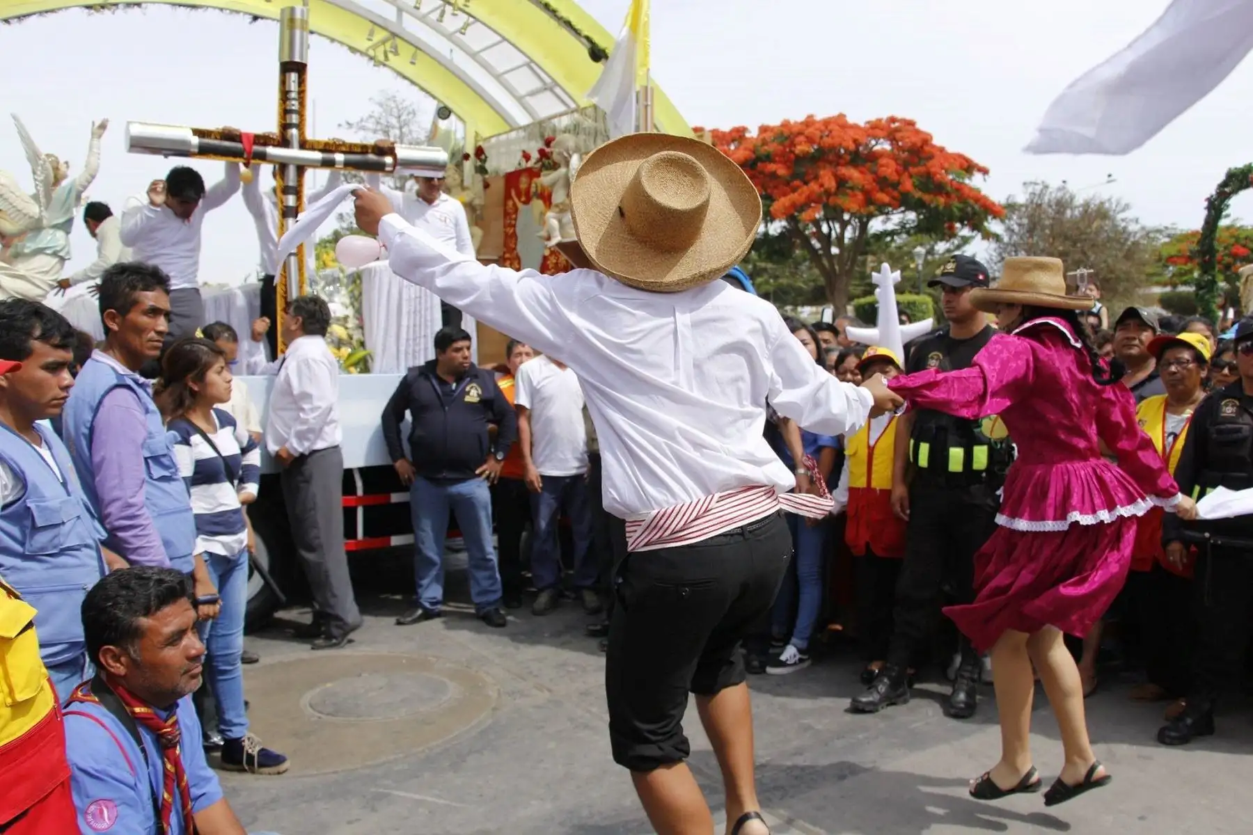Hoy parten a Trujillo primeras caravanas de peregrinos de Lambayeque para participar de encuentro con el Papa Francisco. Foto: ANDINA.