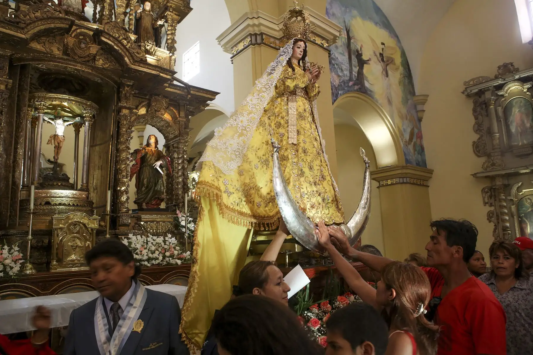 Veneradas imágenes, son visitadas por los devotos en la Catedral de Trujillo. Foto: ANDINA/Roberto Cáceres