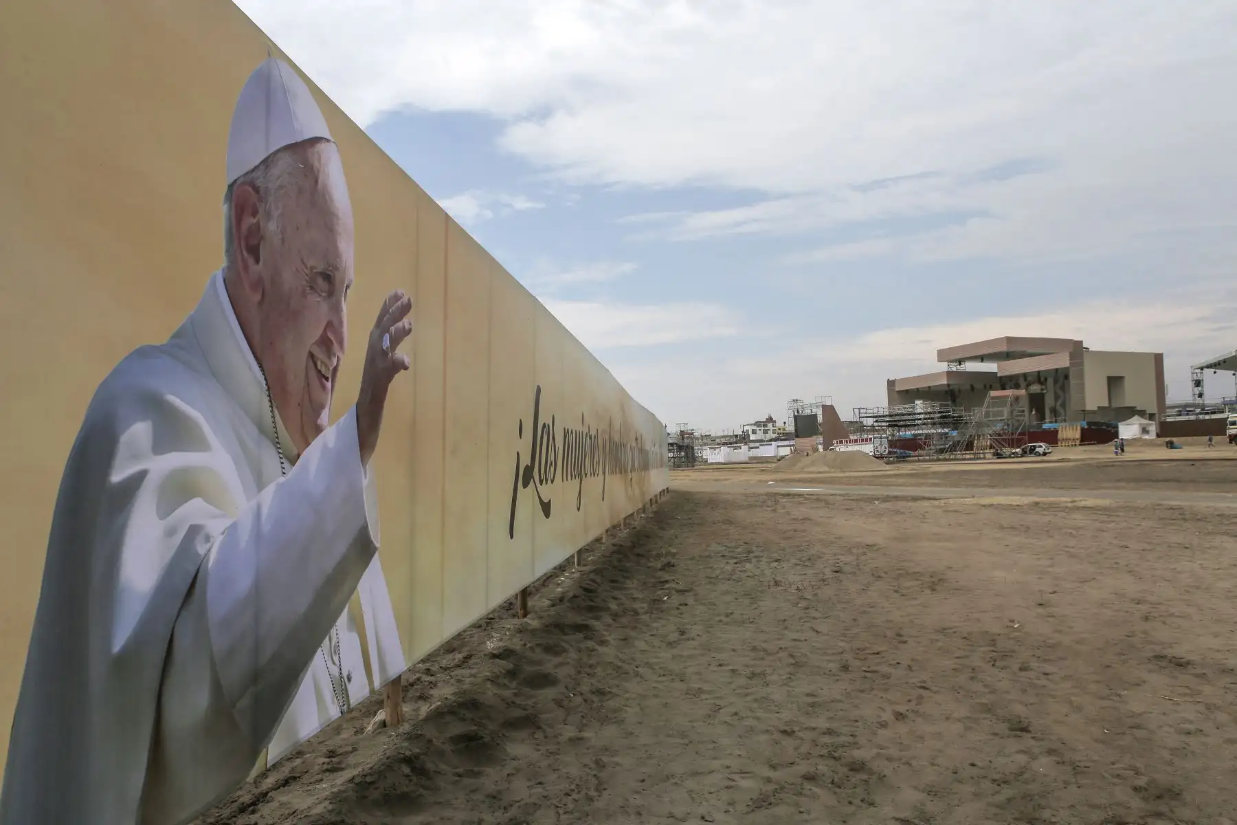 TRUJILLO PERÚ - ENERO 17. El balneario Huanchaco se prepara para la Misa del Papa Francisco. Foto: ANDINA/José Tejada